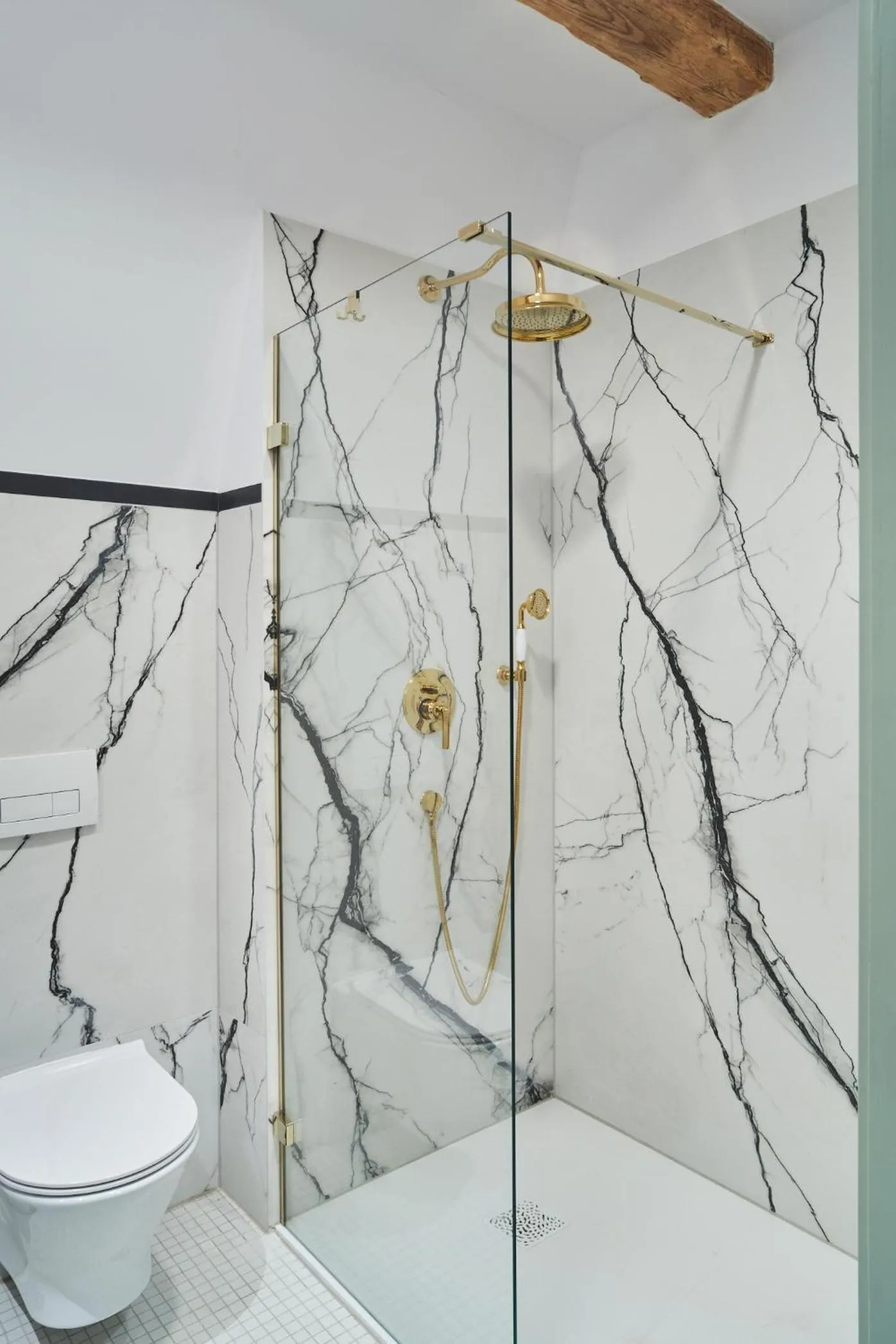 Shower in Zamek Sarny - Schloss Scharfeneck