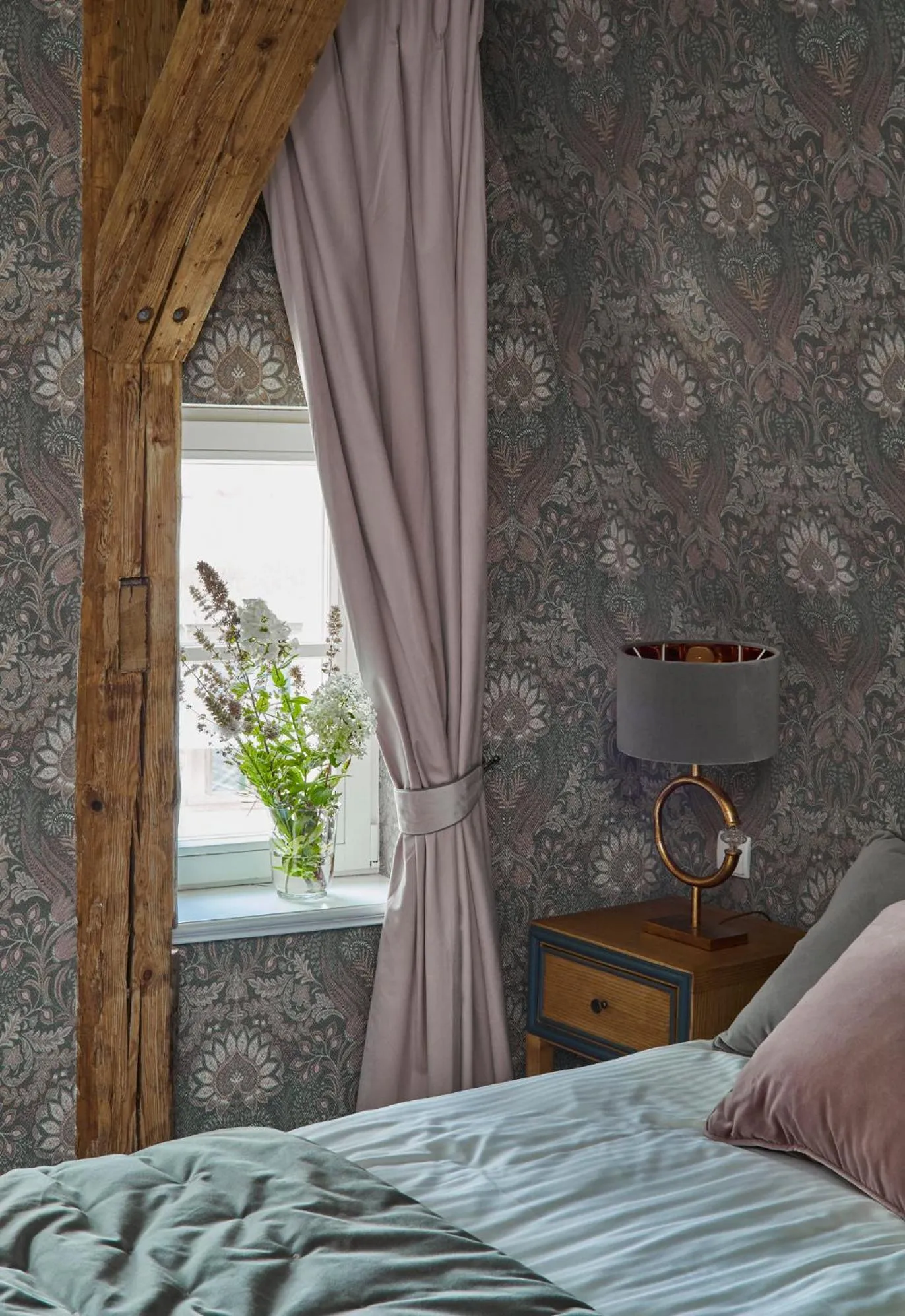 Bed in Zamek Sarny - Schloss Scharfeneck