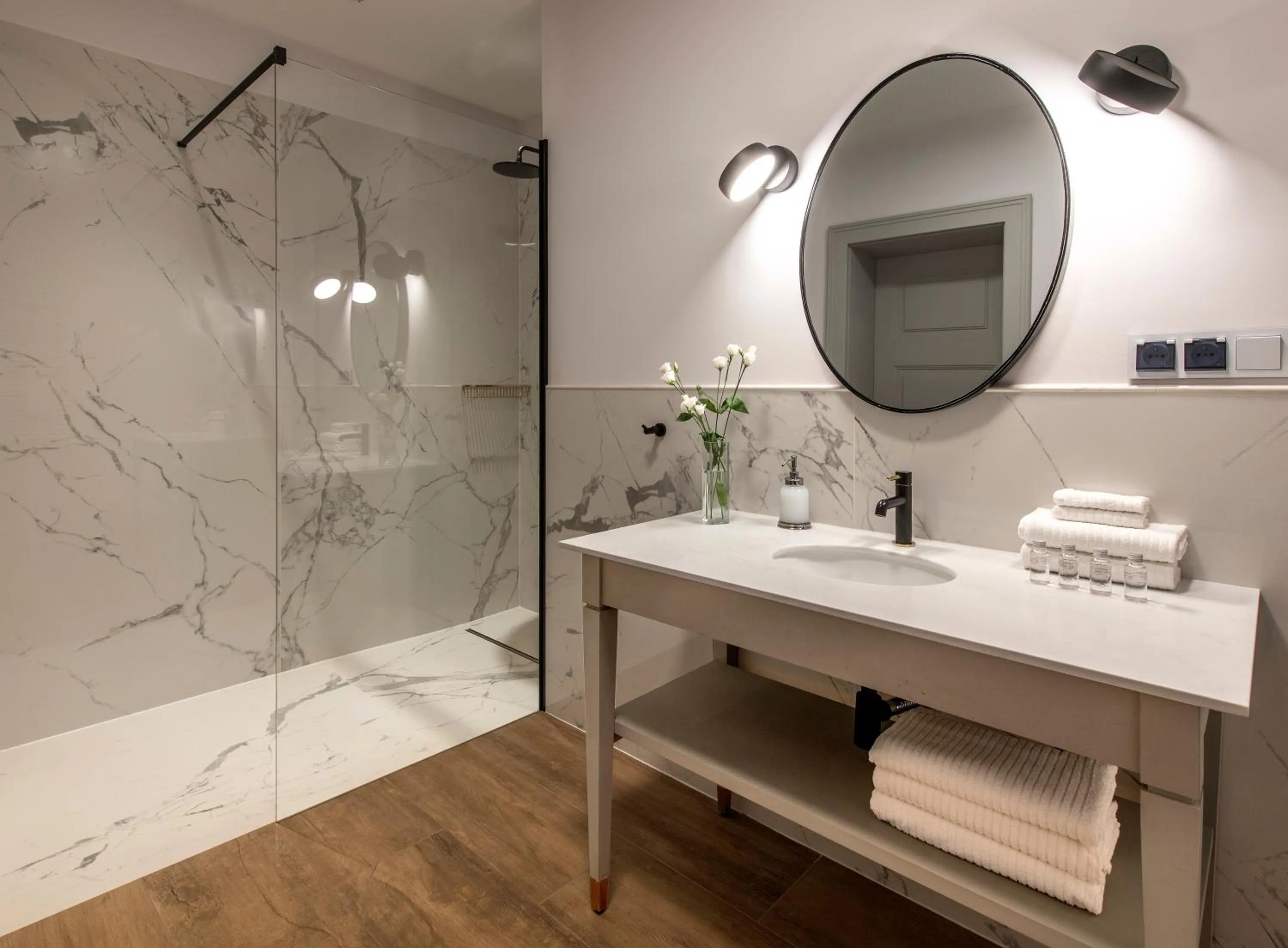 Shower in Zamek Sarny - Schloss Scharfeneck