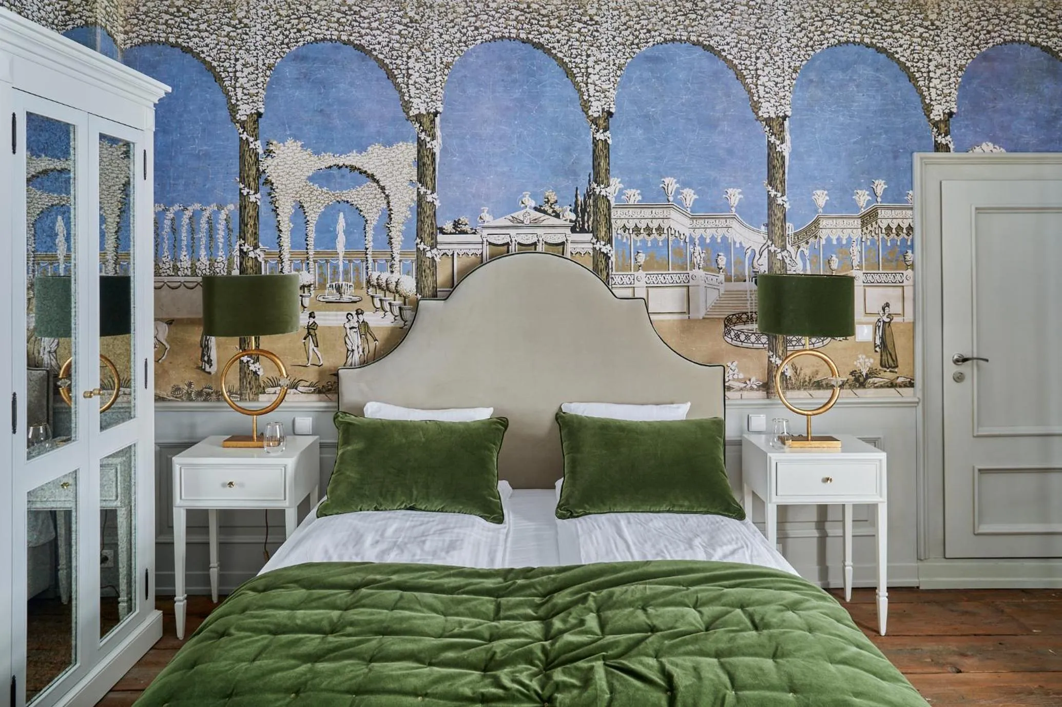 Bed in Zamek Sarny - Schloss Scharfeneck