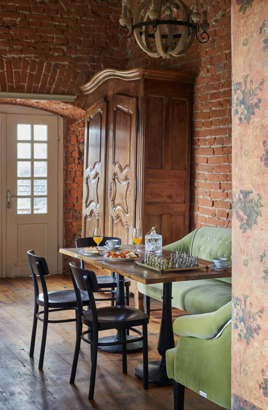 Restaurant/places to eat in Zamek Sarny - Schloss Scharfeneck