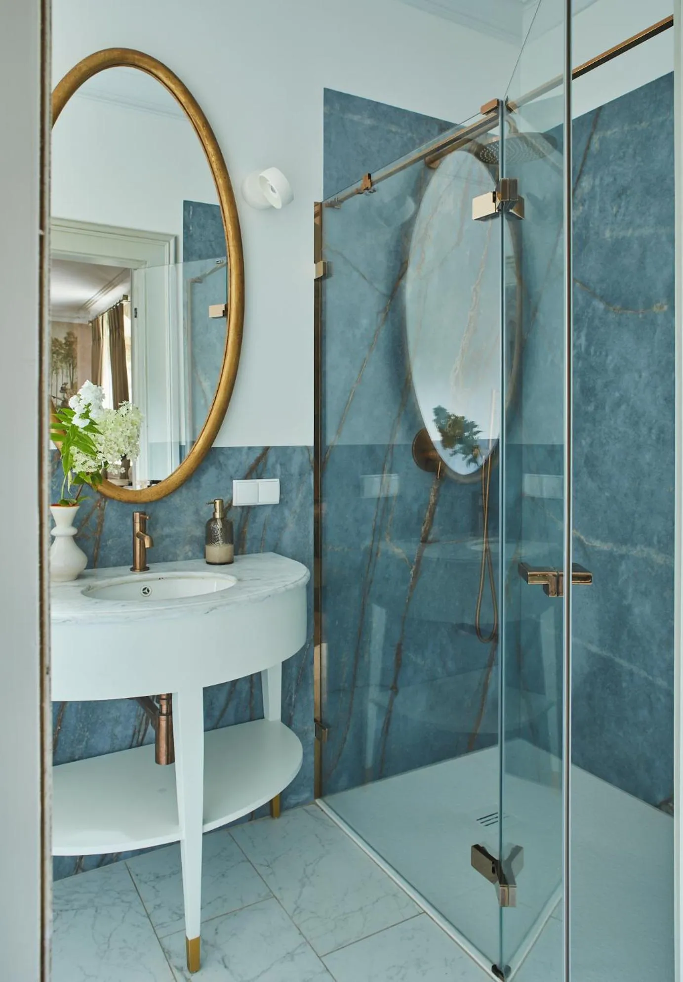 Shower in Zamek Sarny - Schloss Scharfeneck