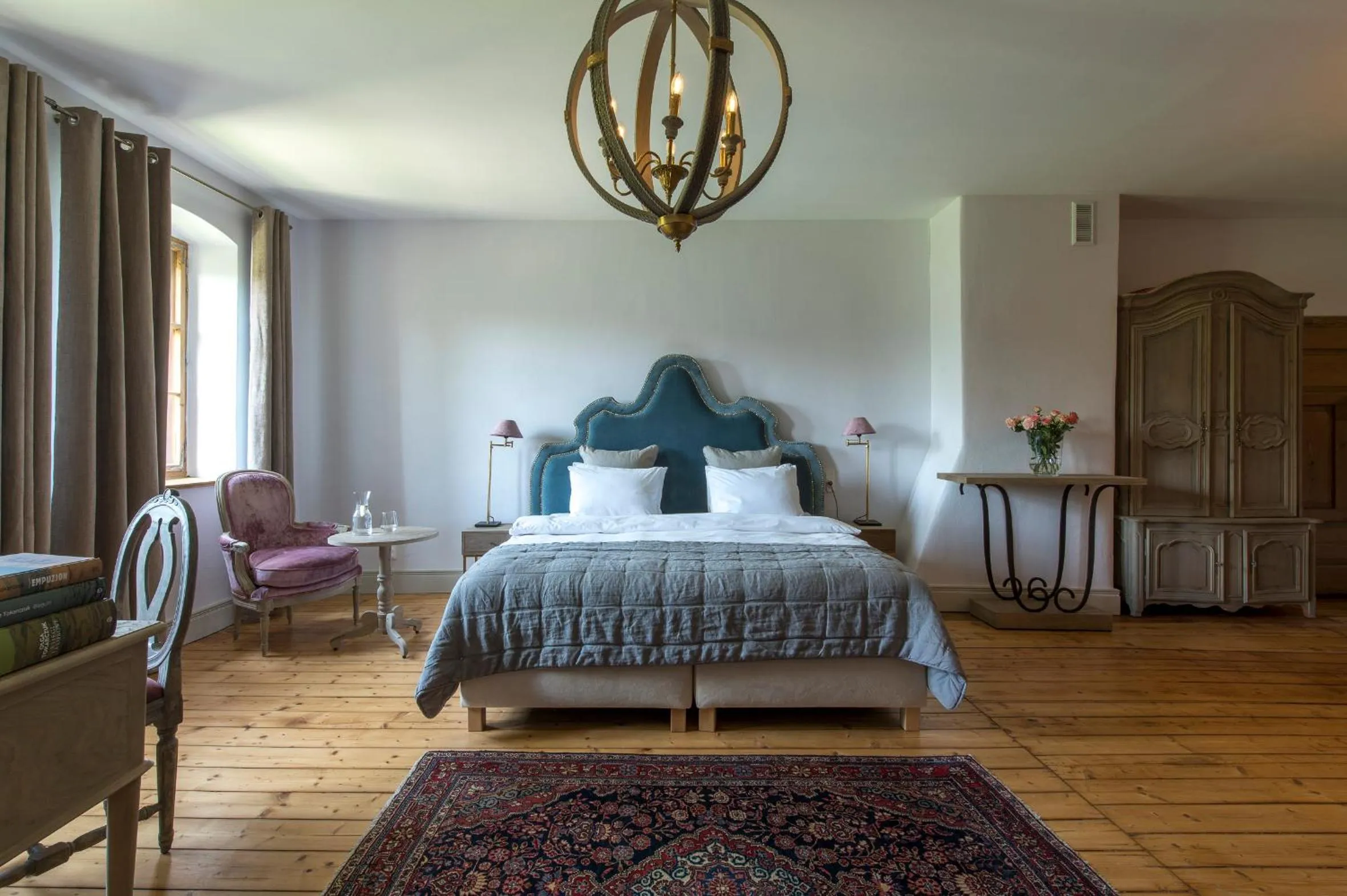 Bed in Zamek Sarny - Schloss Scharfeneck