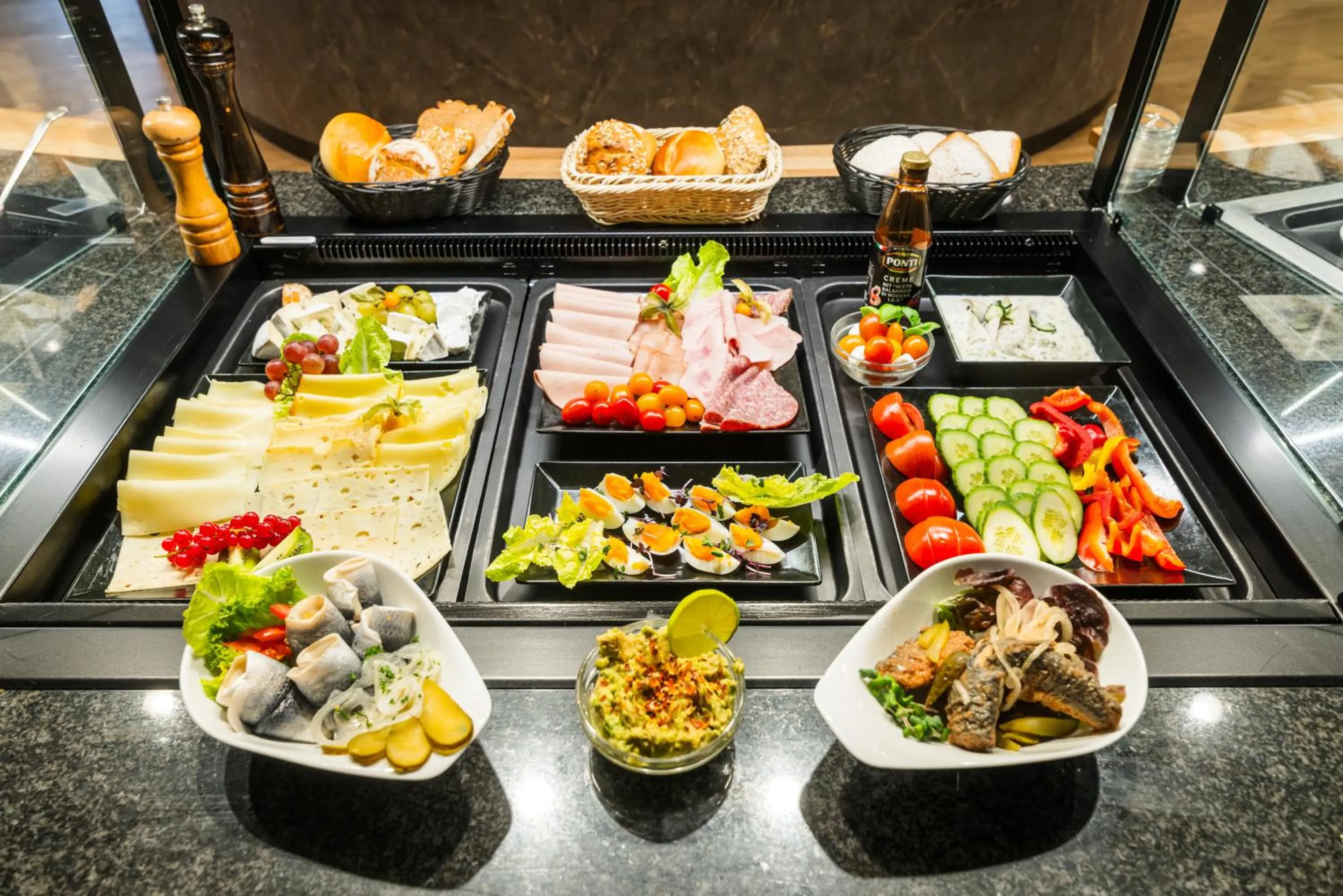 Buffet breakfast in Hotel Erbenhof