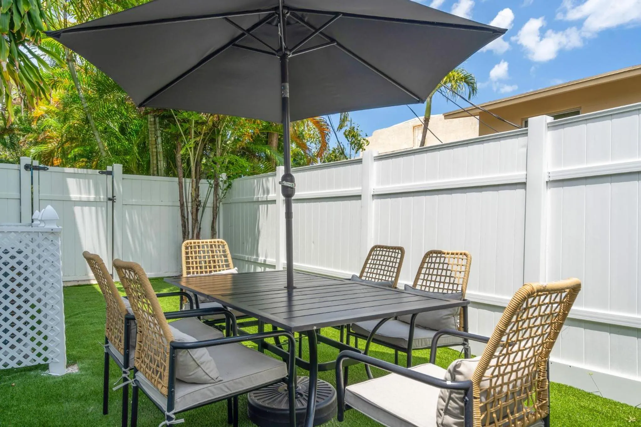 Patio in The Jasmine Apartments by Lowkl