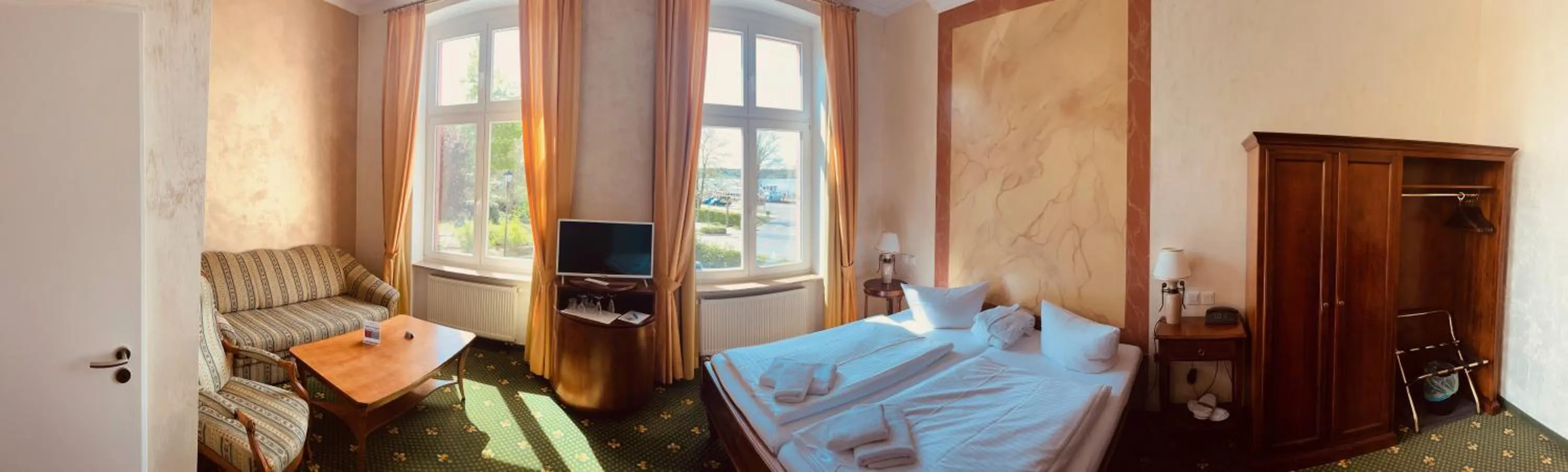 Bed in Waren Müritz Hotel Harmonie