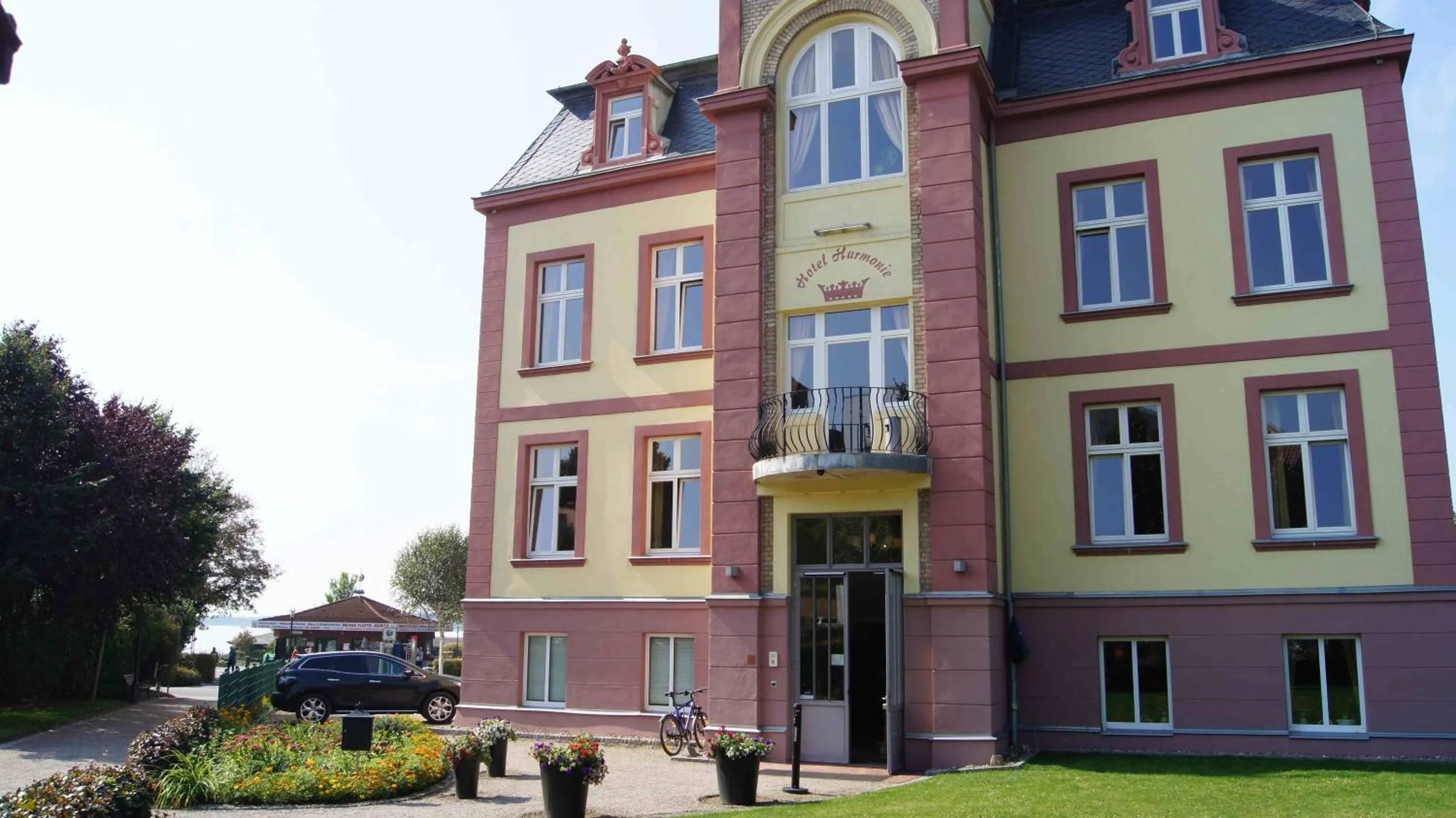 Facade/entrance in Waren Müritz Hotel Harmonie