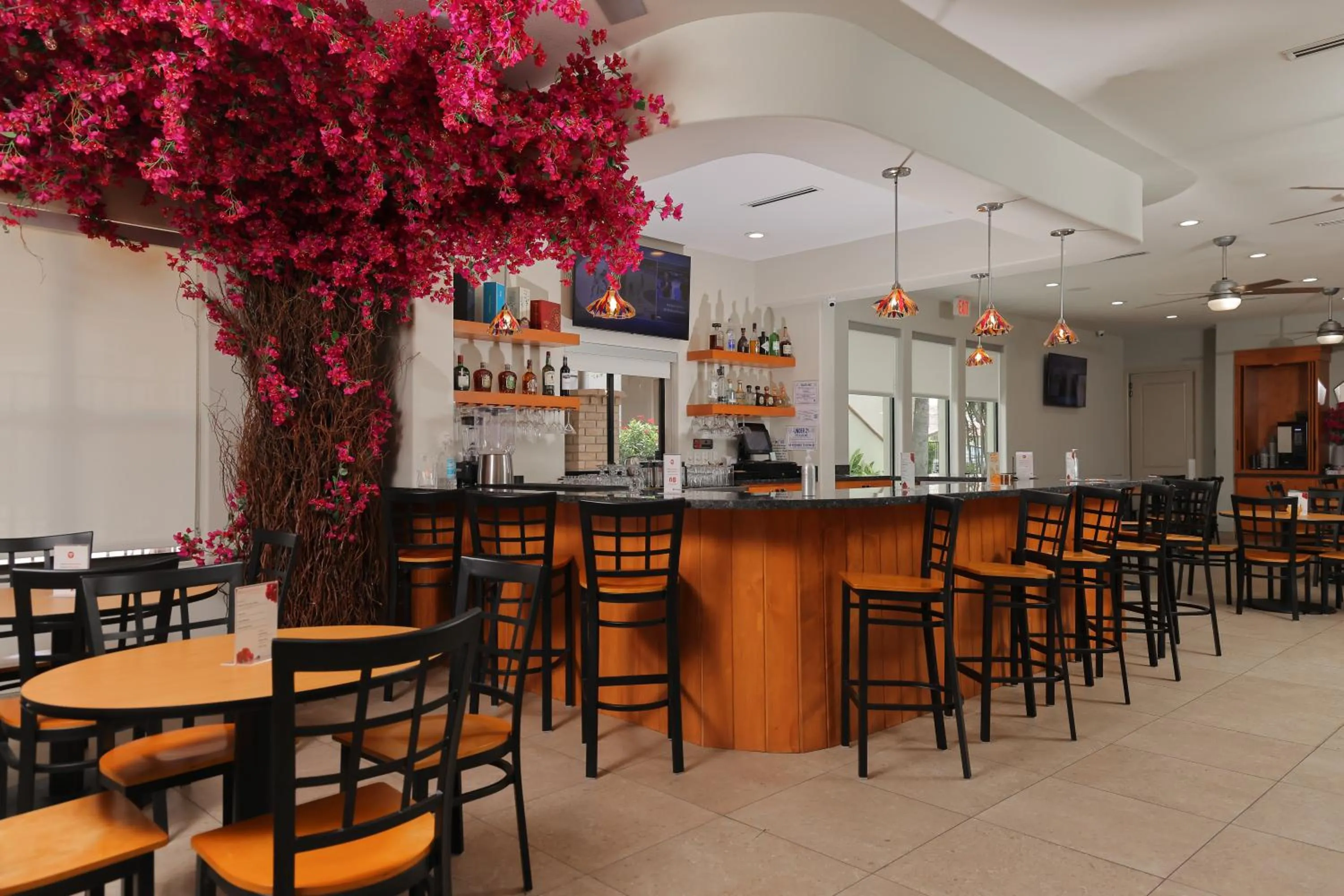 Restaurant/places to eat in The Bungalows on Shary