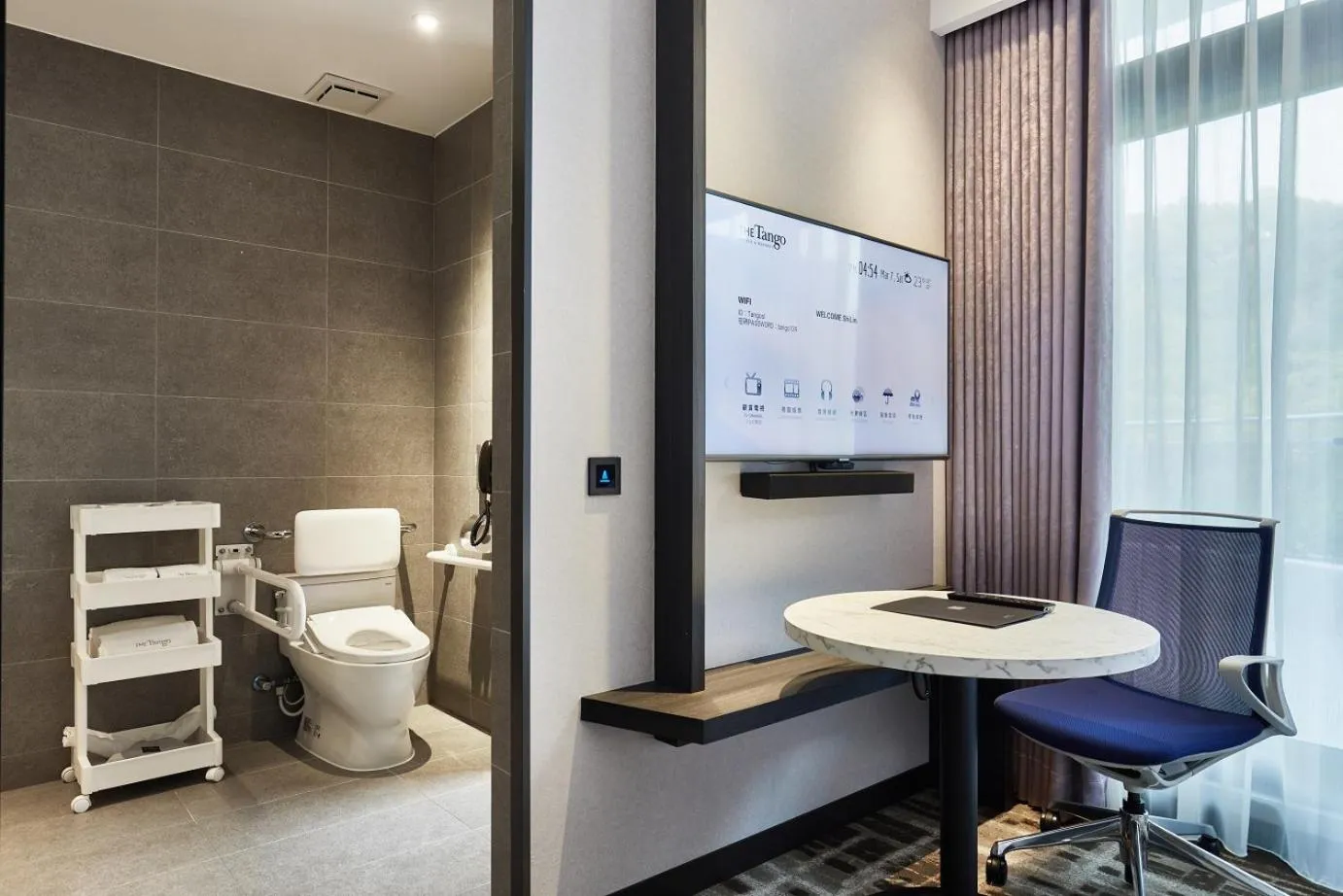 Toilet in The Tango Hotel Taipei Shilin