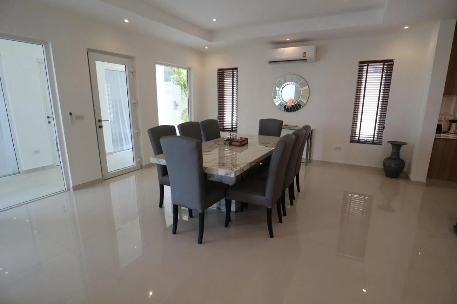 Dining area in Sunset View Pool Villa 7 BR 14-16 Persons