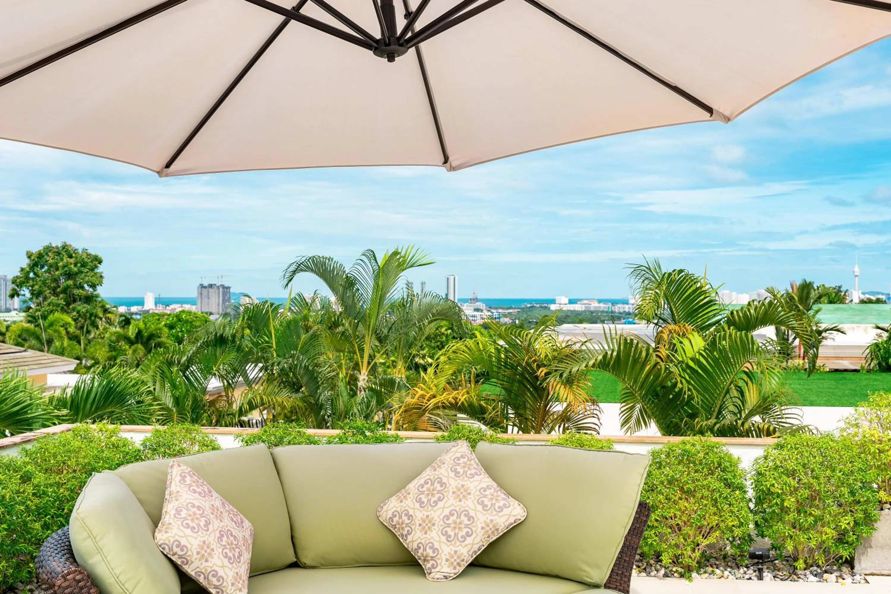 Seating area in Sunset View Pool Villa 7 BR 14-16 Persons