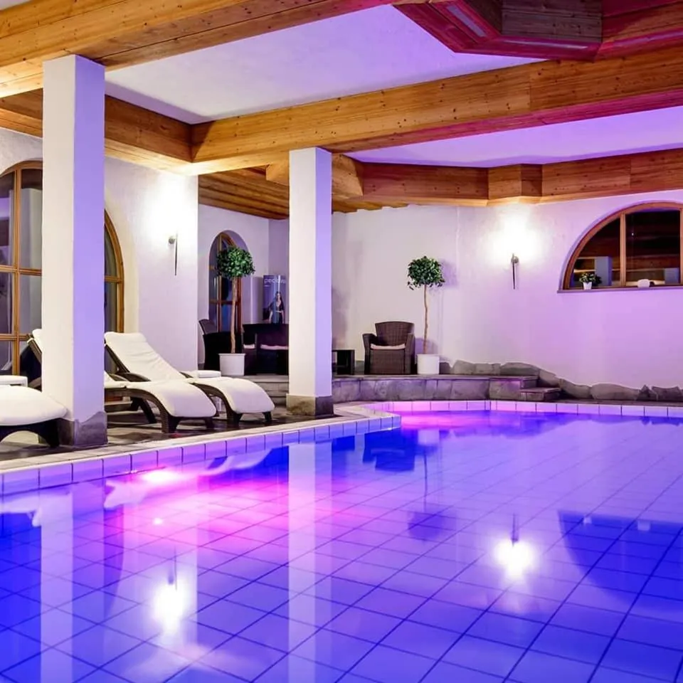 Pool view in Holzschuhs Schwarzwaldhotel