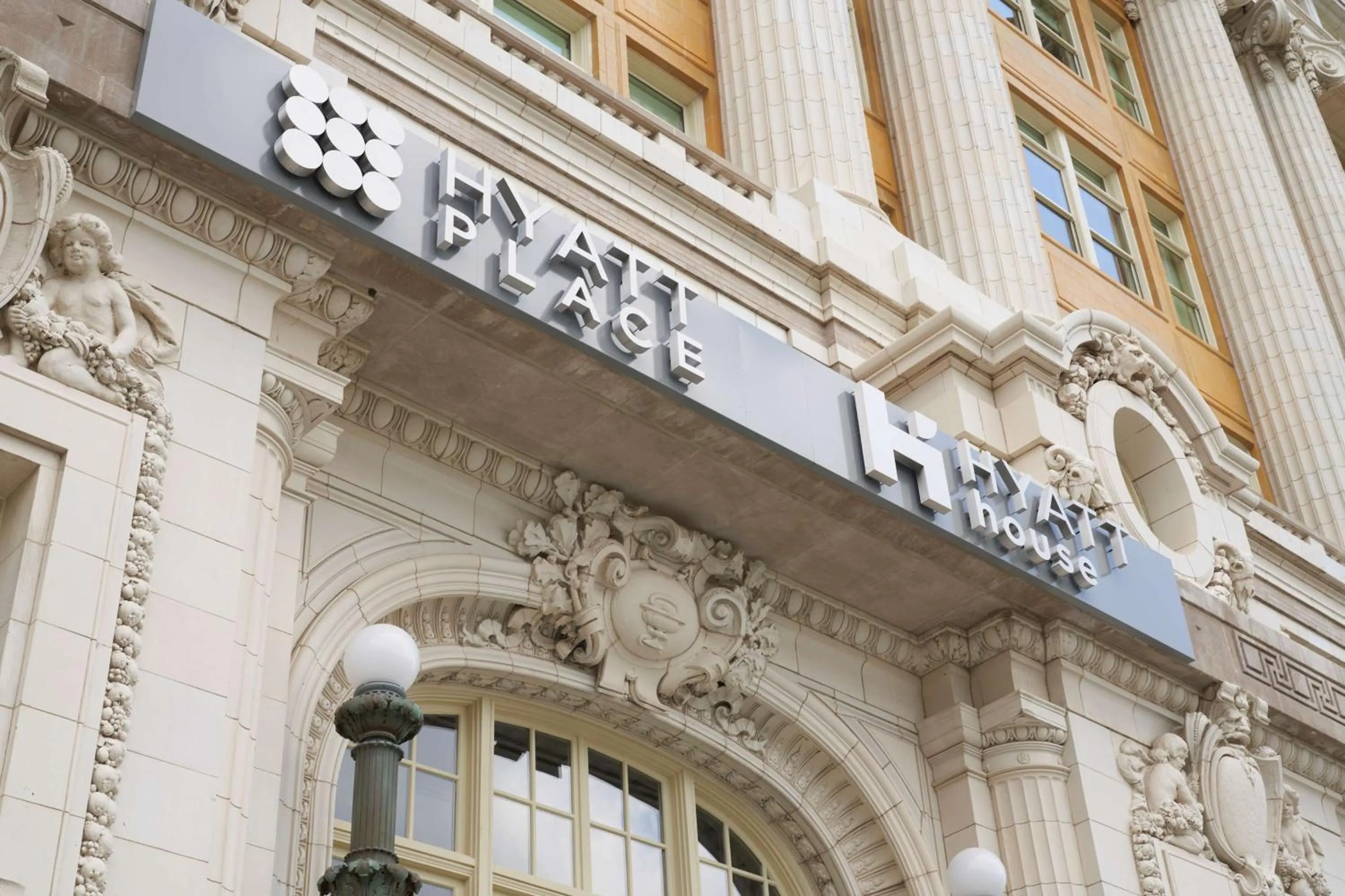 Property building in Hyatt Place Chicago Medical/University District