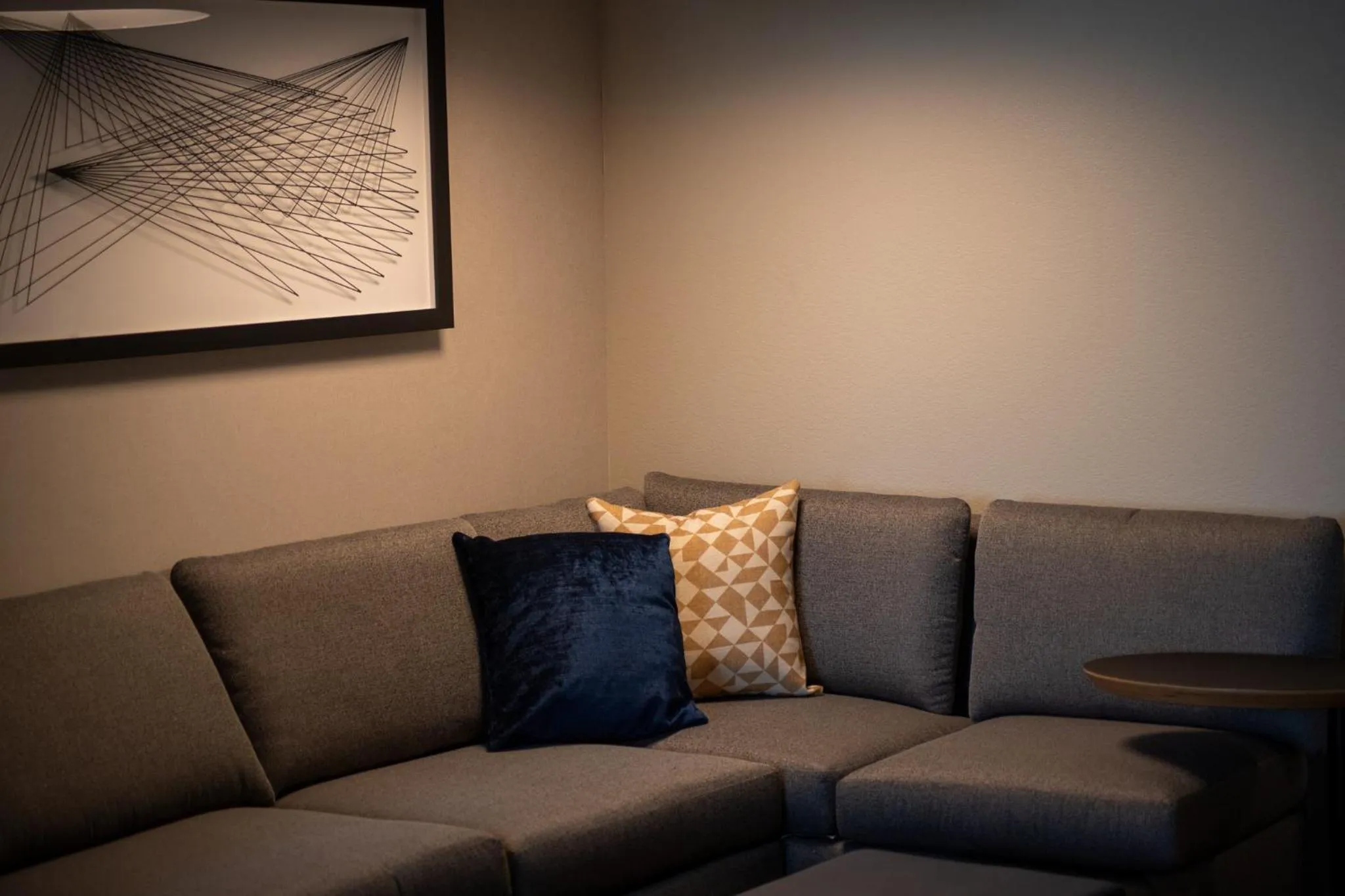 Seating area in Hyatt Place Altoona/Des Moines