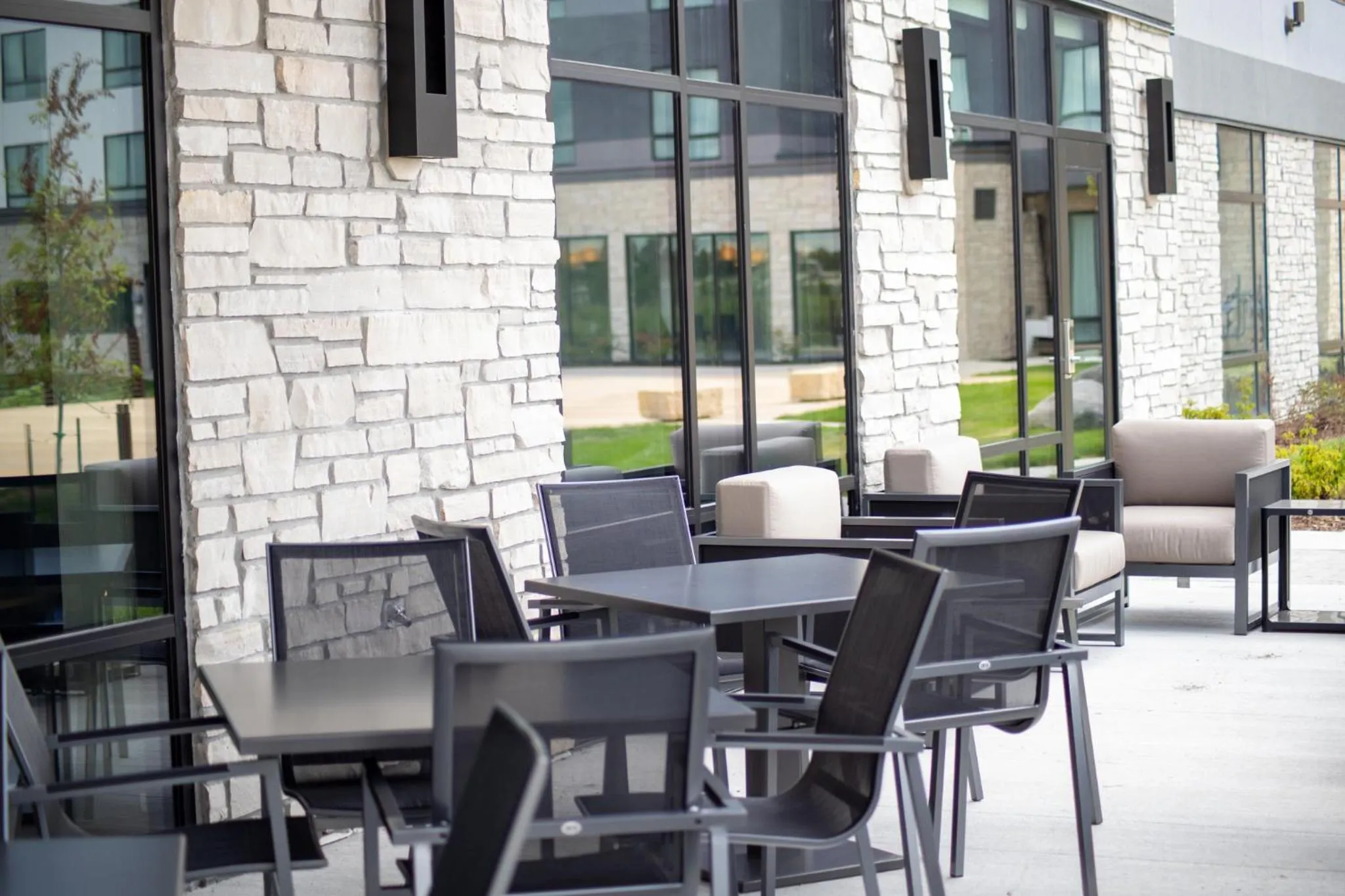 Patio in Hyatt Place Altoona/Des Moines