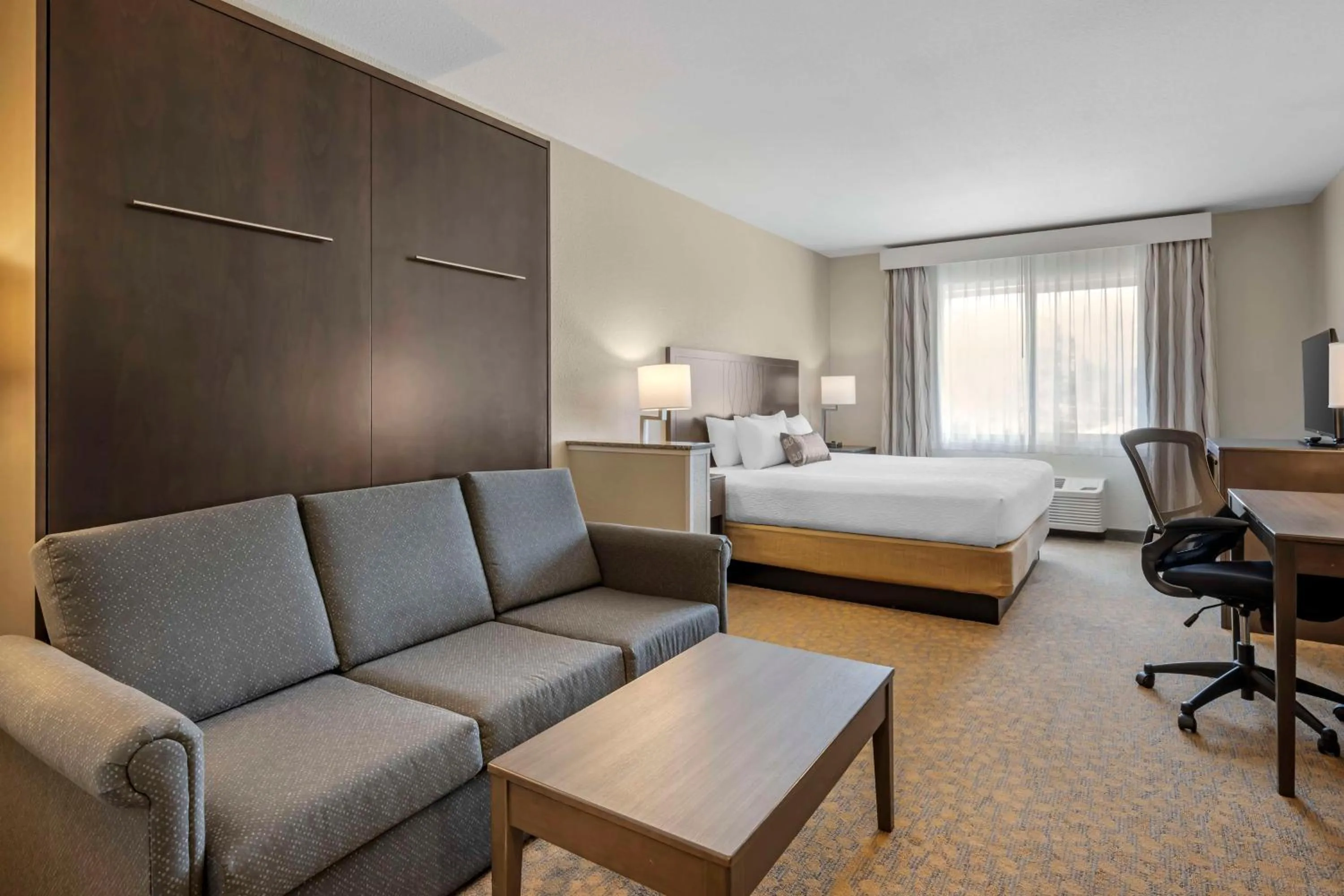 Photo of the whole room, Bed in Best Western Plus The Inn at Hells Canyon