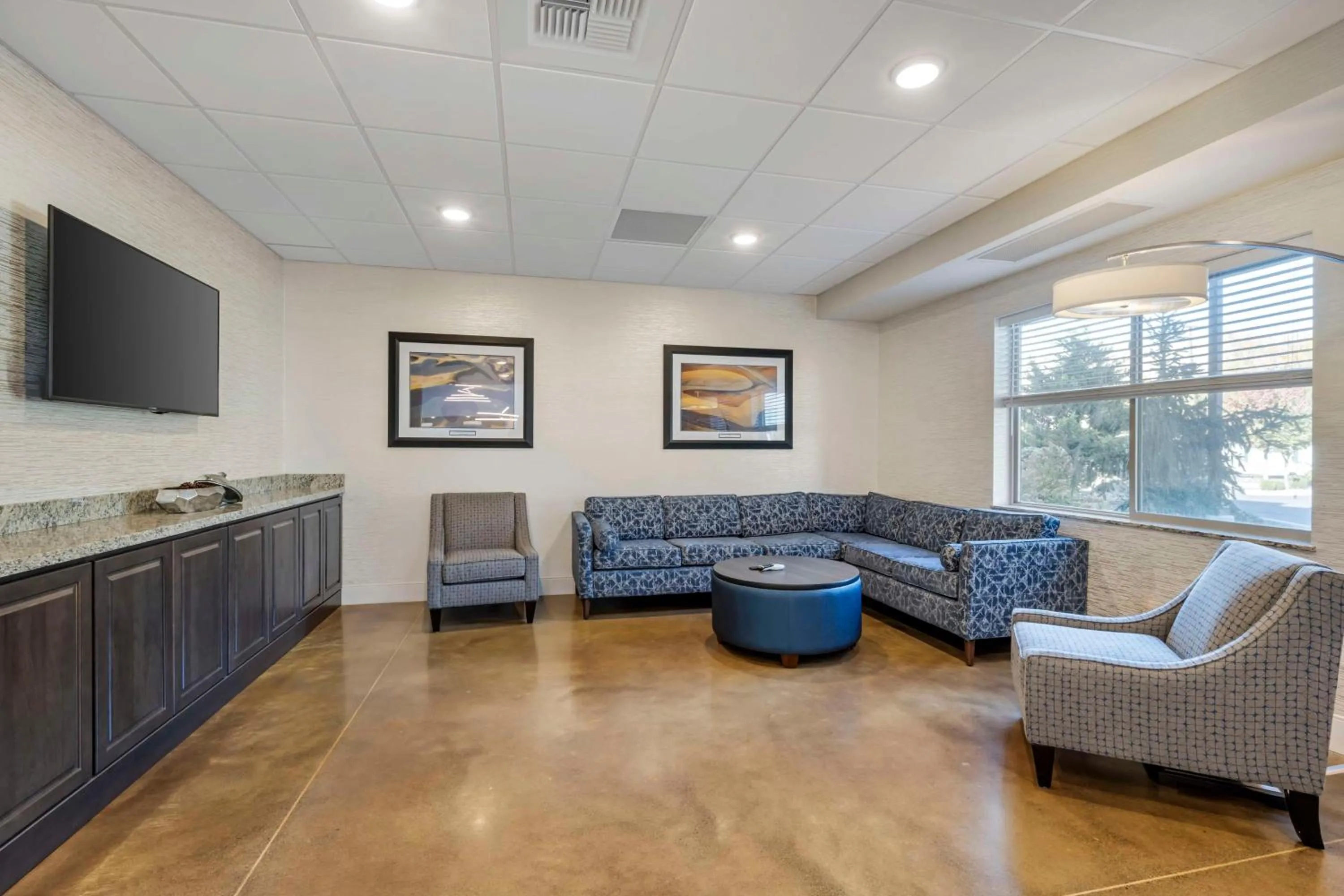 Communal lounge/ TV room in Best Western Plus The Inn at Hells Canyon