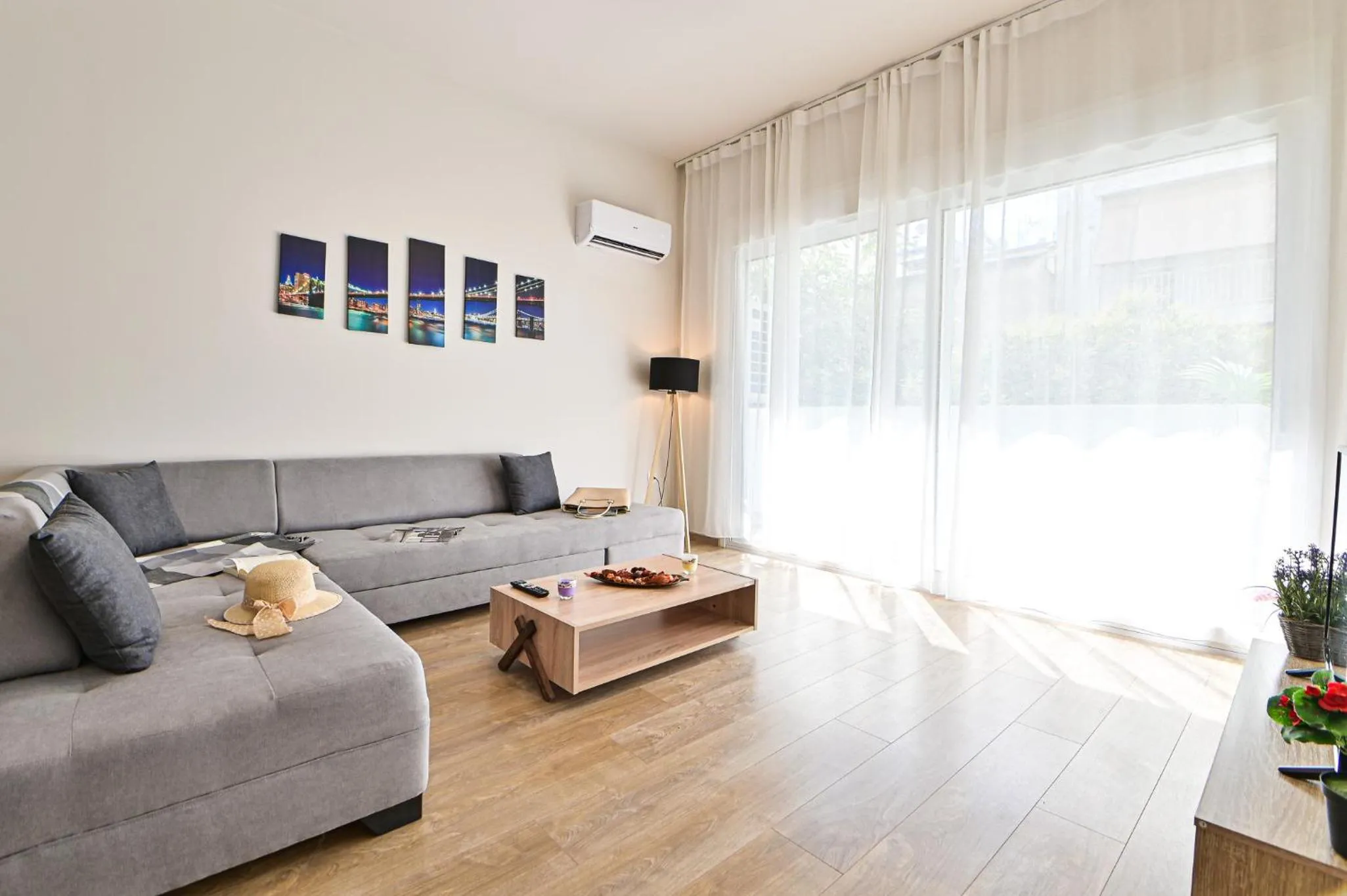 Seating area in Thisean Modern Suites By Athens Stay