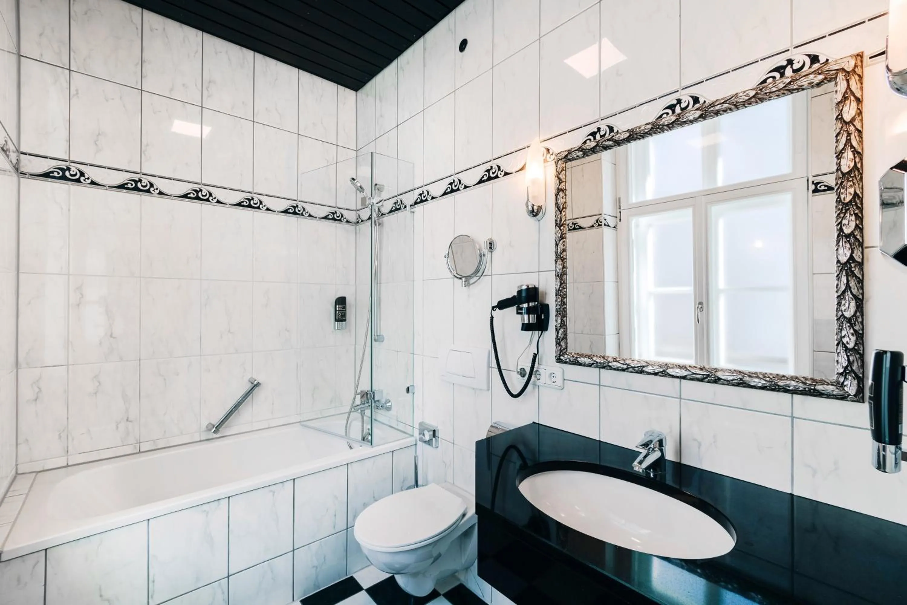 Bathroom in DAS v EVERT Hotel - am Congress Centrum Würzburg