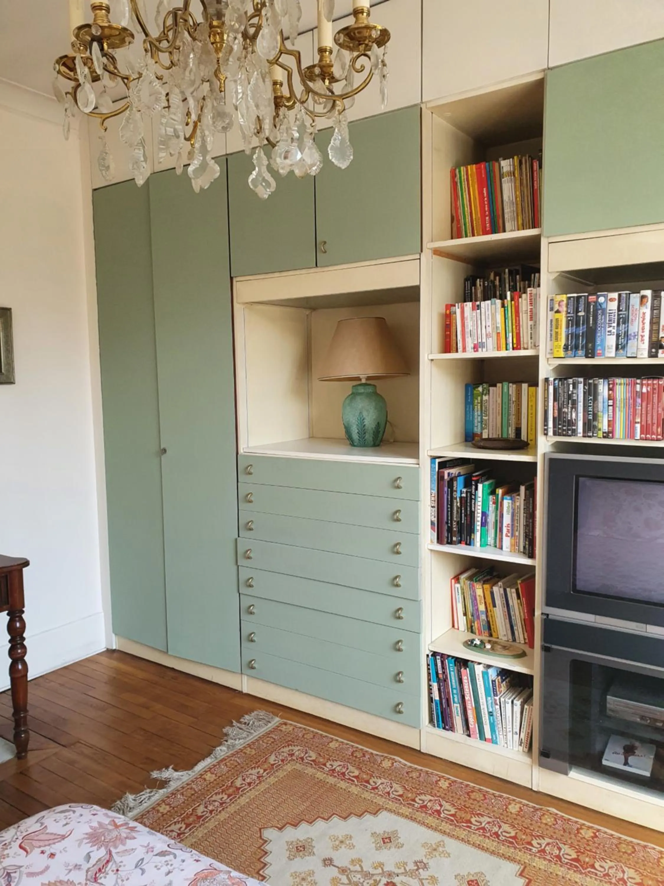 Library in La Romantique