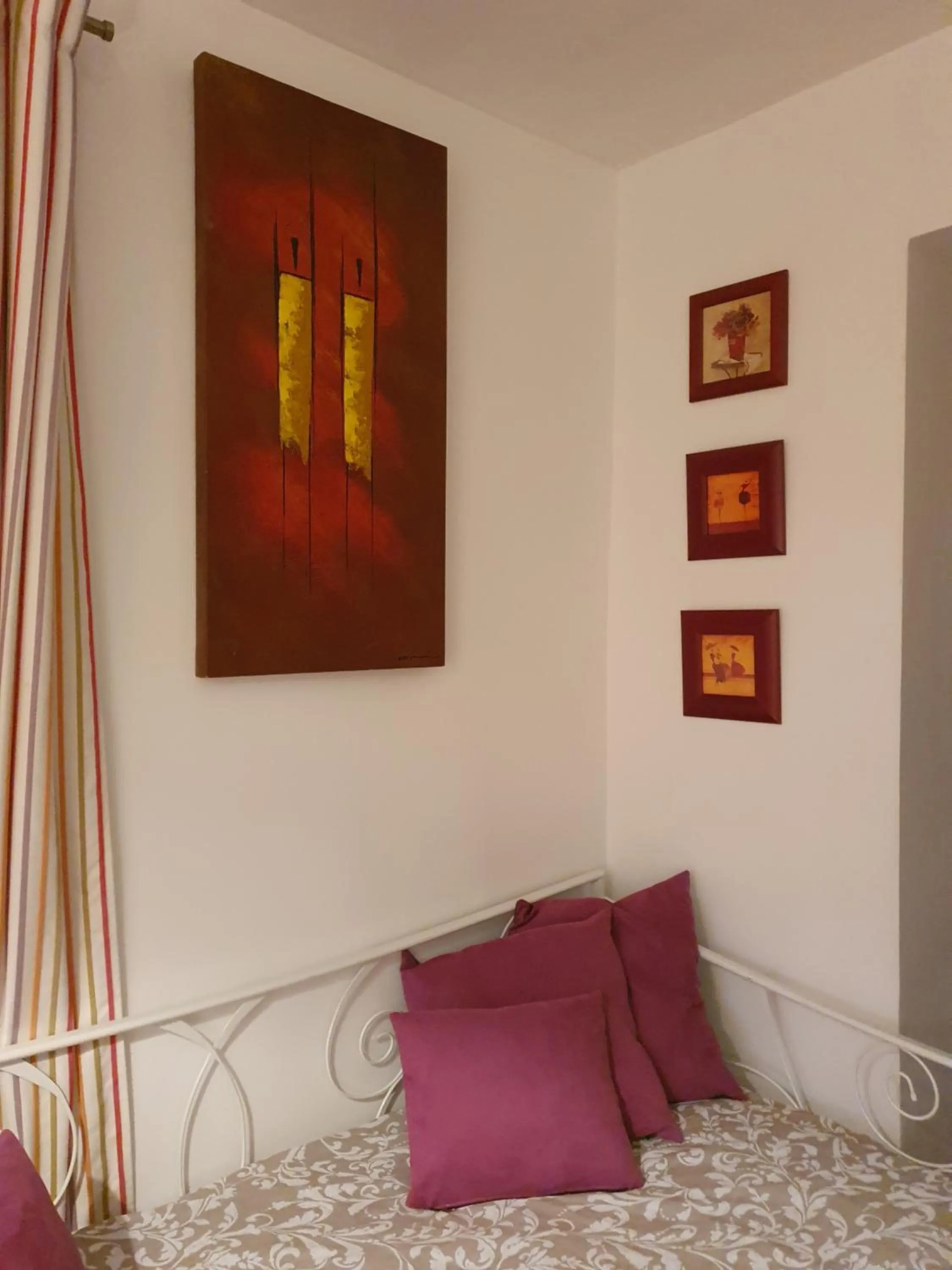 Decorative detail, Bed in La Romantique