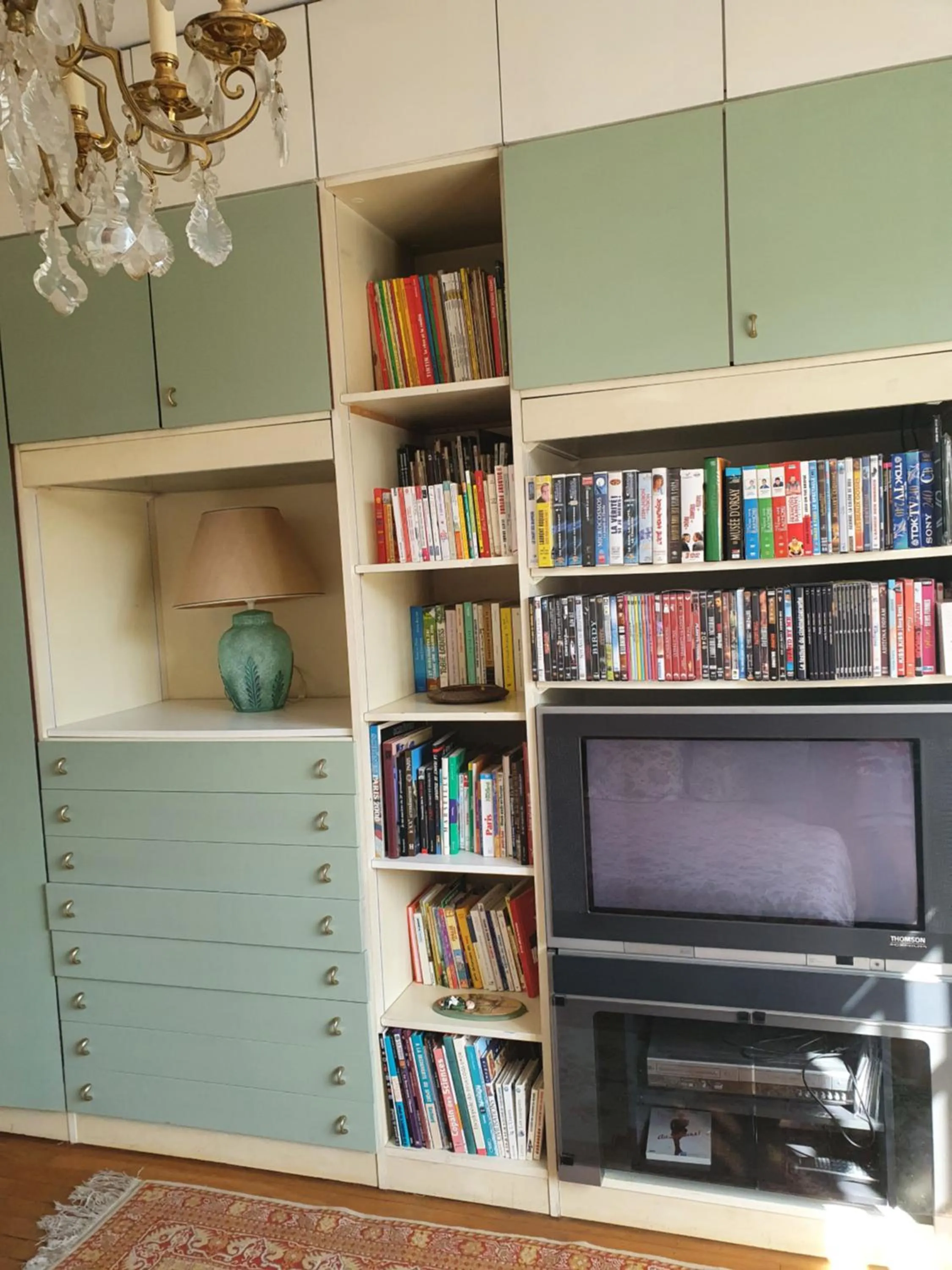 Library in La Romantique