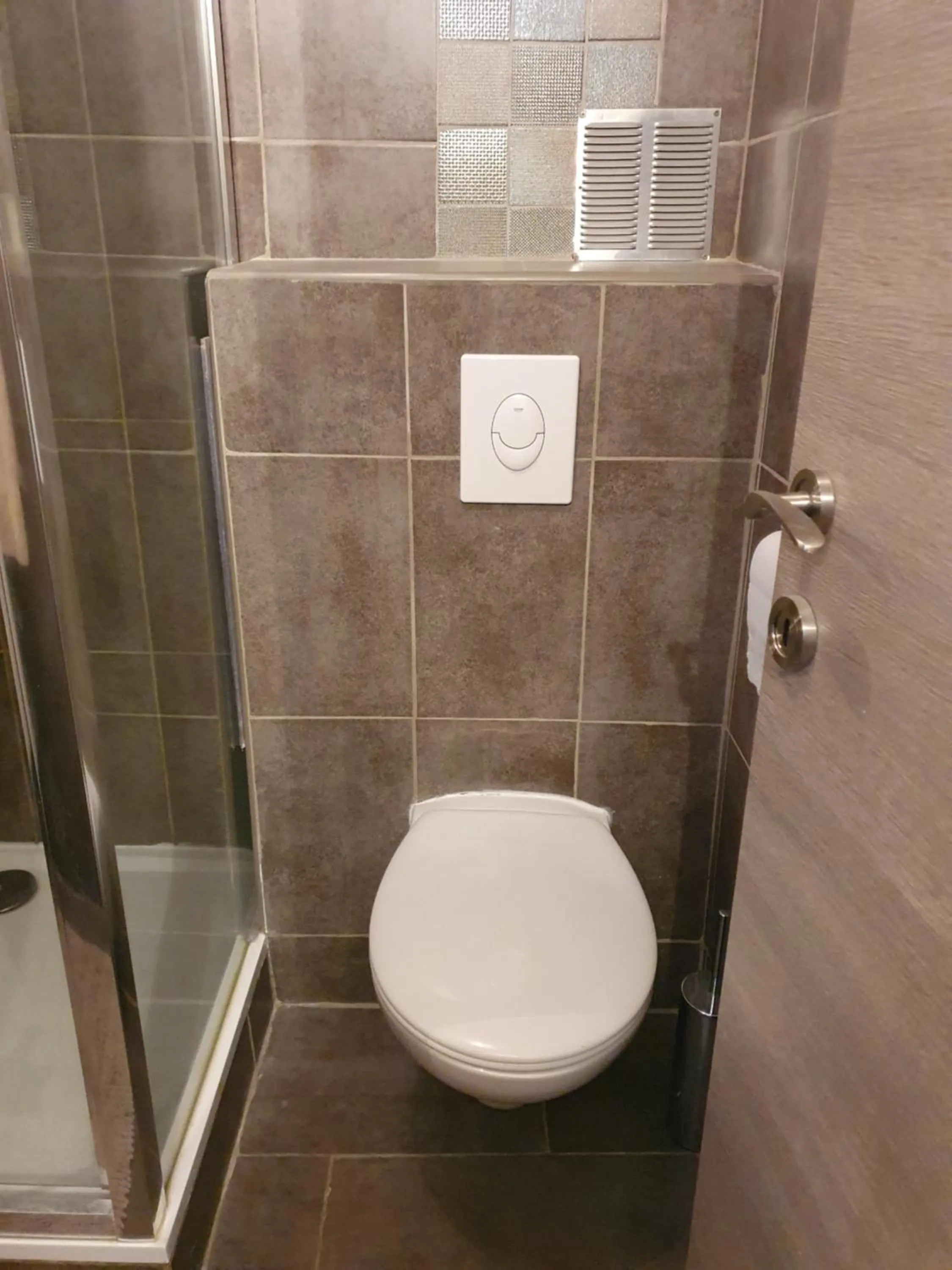 Toilet in La Romantique