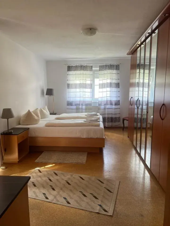 One-Bedroom Apartment (6 Adults) in Hotelpension zum Gockl One-Bedroom Apartment (6 Adults) in Hotelpension zum Gockl