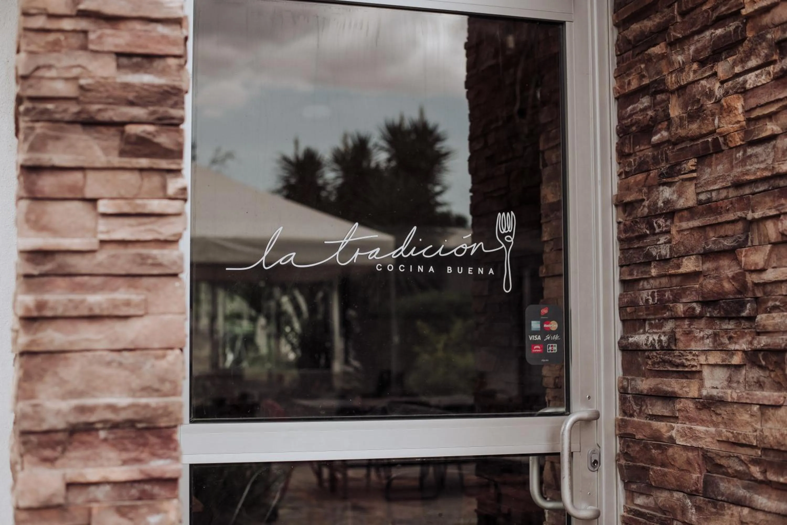 Restaurant/places to eat in La Posada en el Potrero Chico