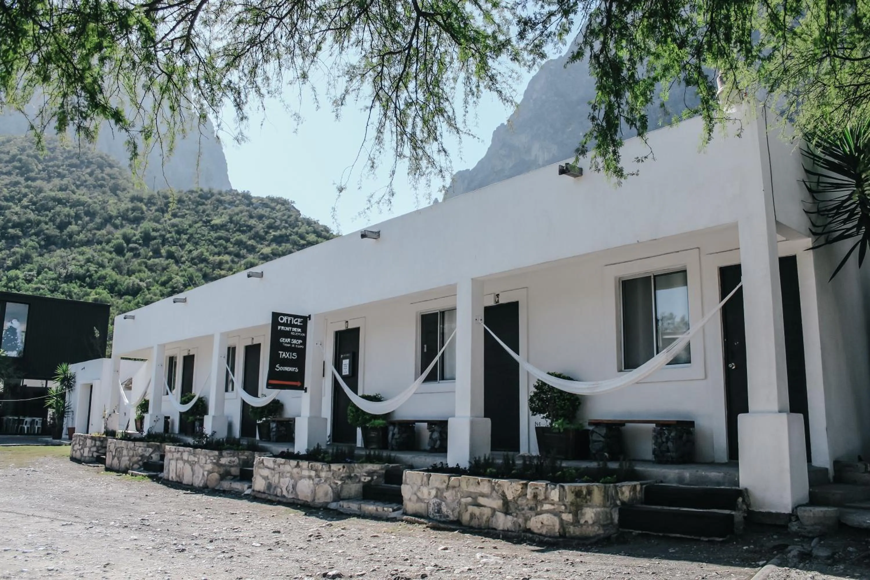 Facade/entrance in La Posada en el Potrero Chico