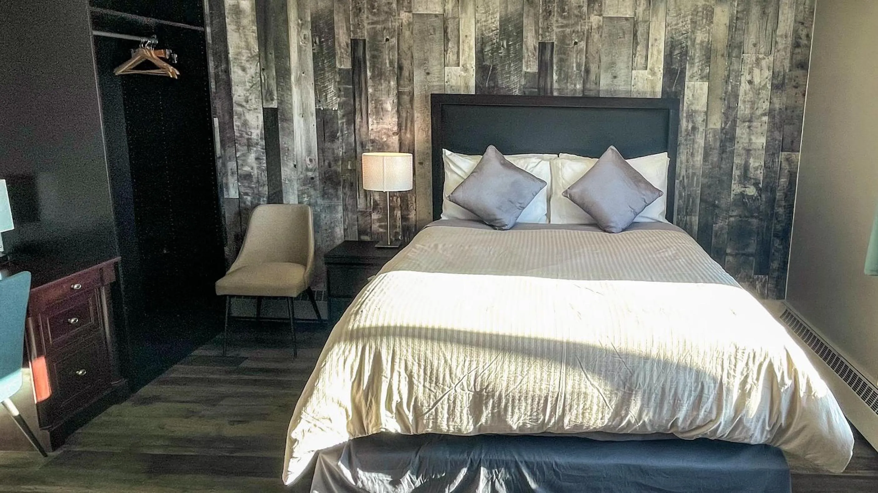 Bed in 7 Day's Hotel