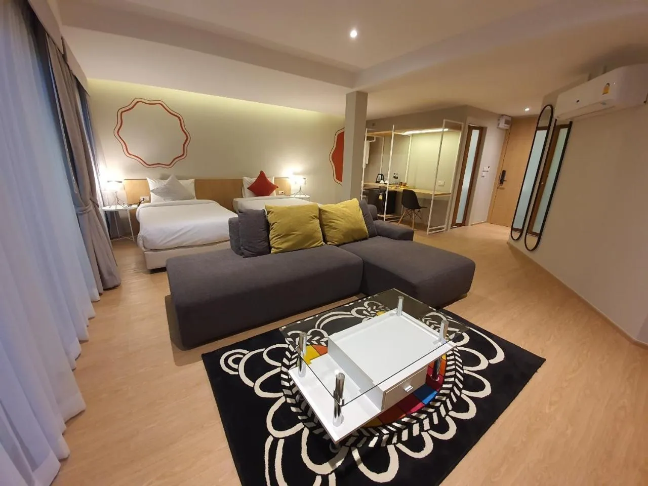 Photo of the whole room, Bed in Platinum hotel