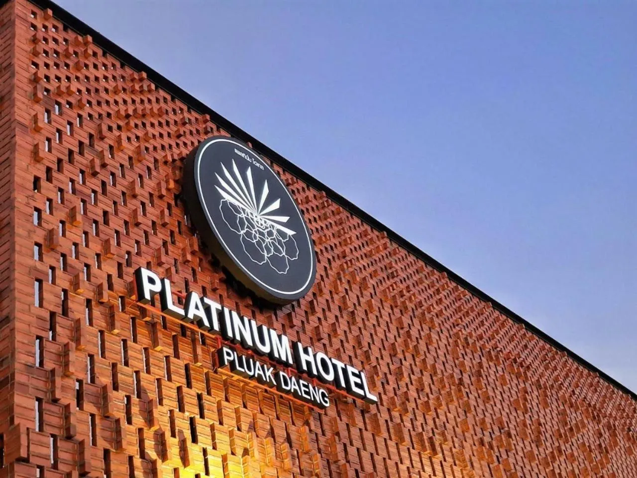 Facade/entrance in Platinum hotel