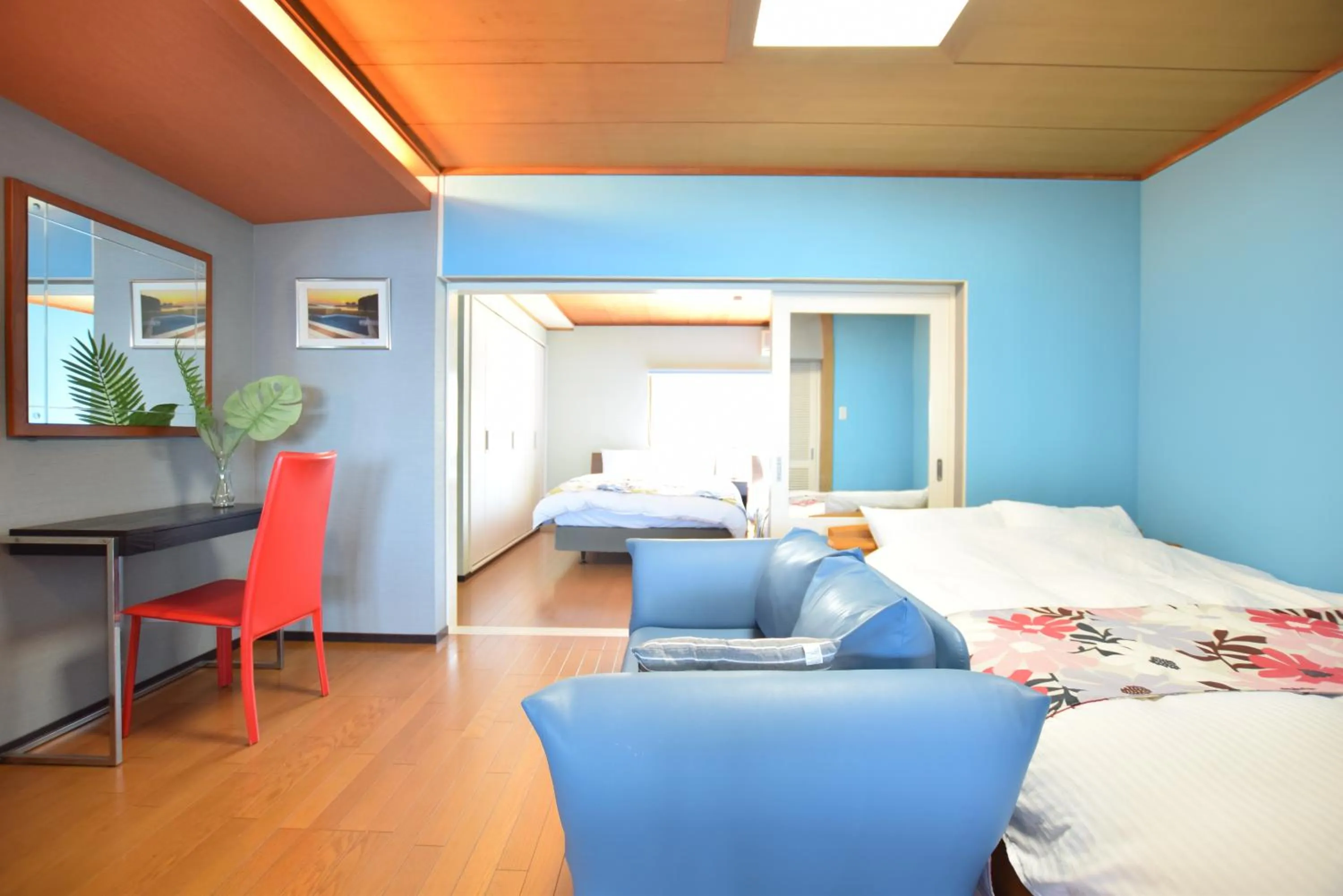 Living room, Bed in Shirahama Beach 312