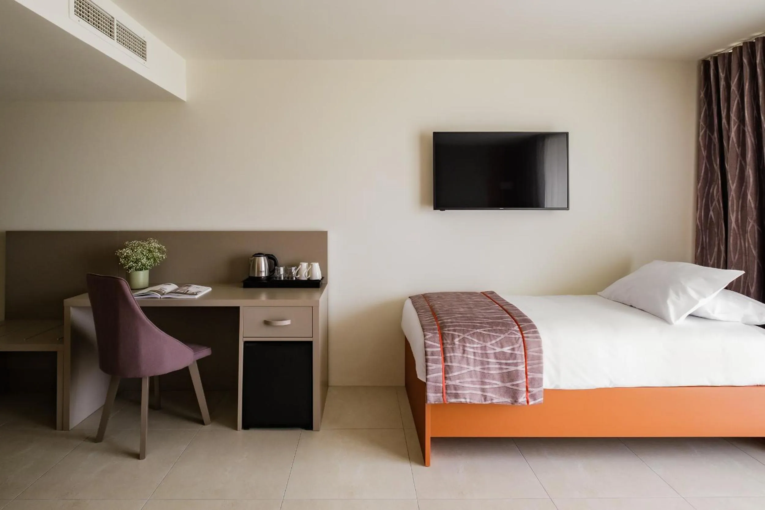 Bed in Mayflower Hotel Malta