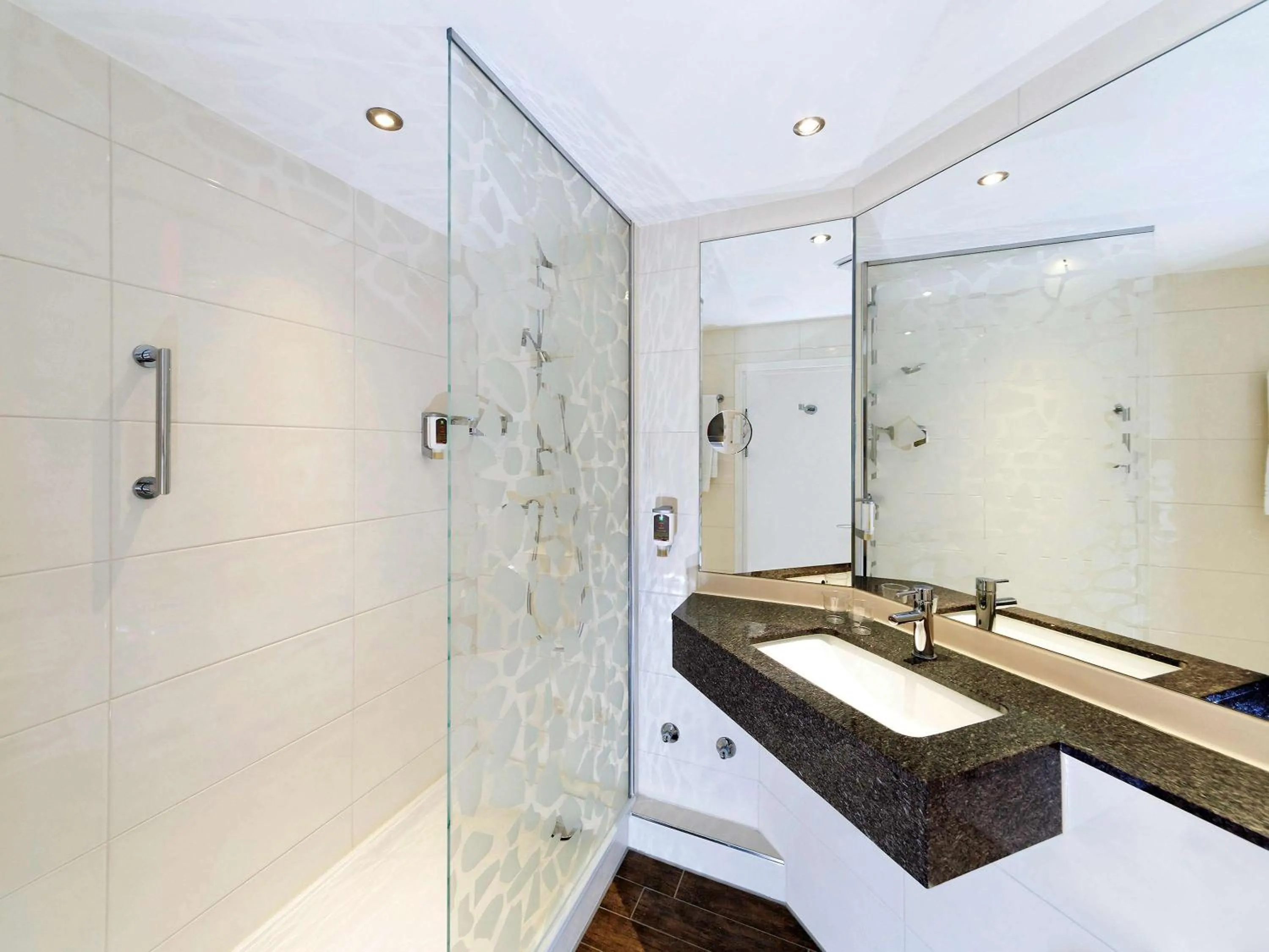 Photo of the whole room, Bathroom in ibis Styles Stuttgart