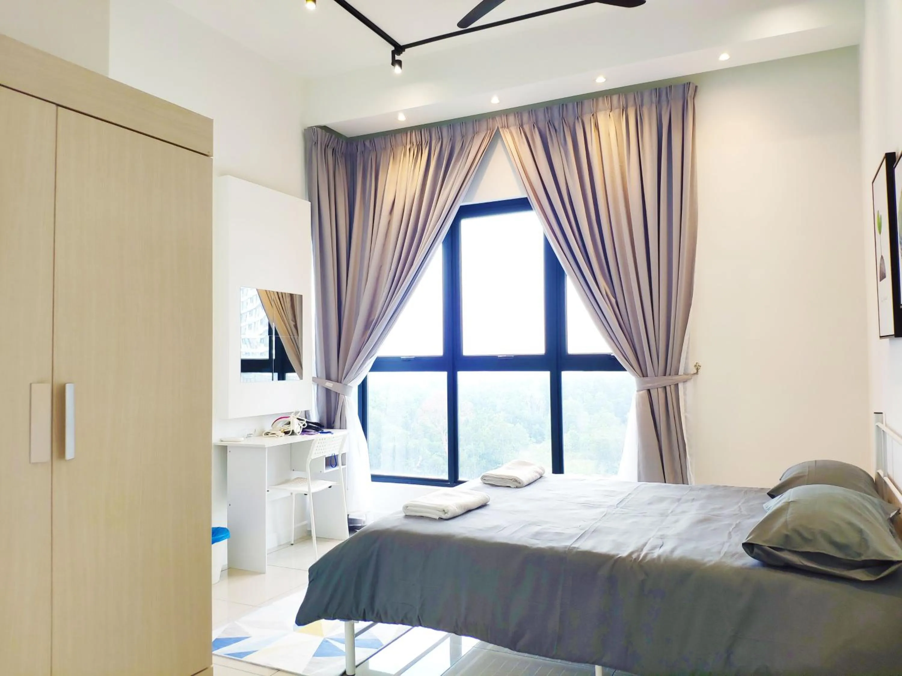 Bed in Le Pavilion by Salaam Suites, 5 pax, near Setiawalk