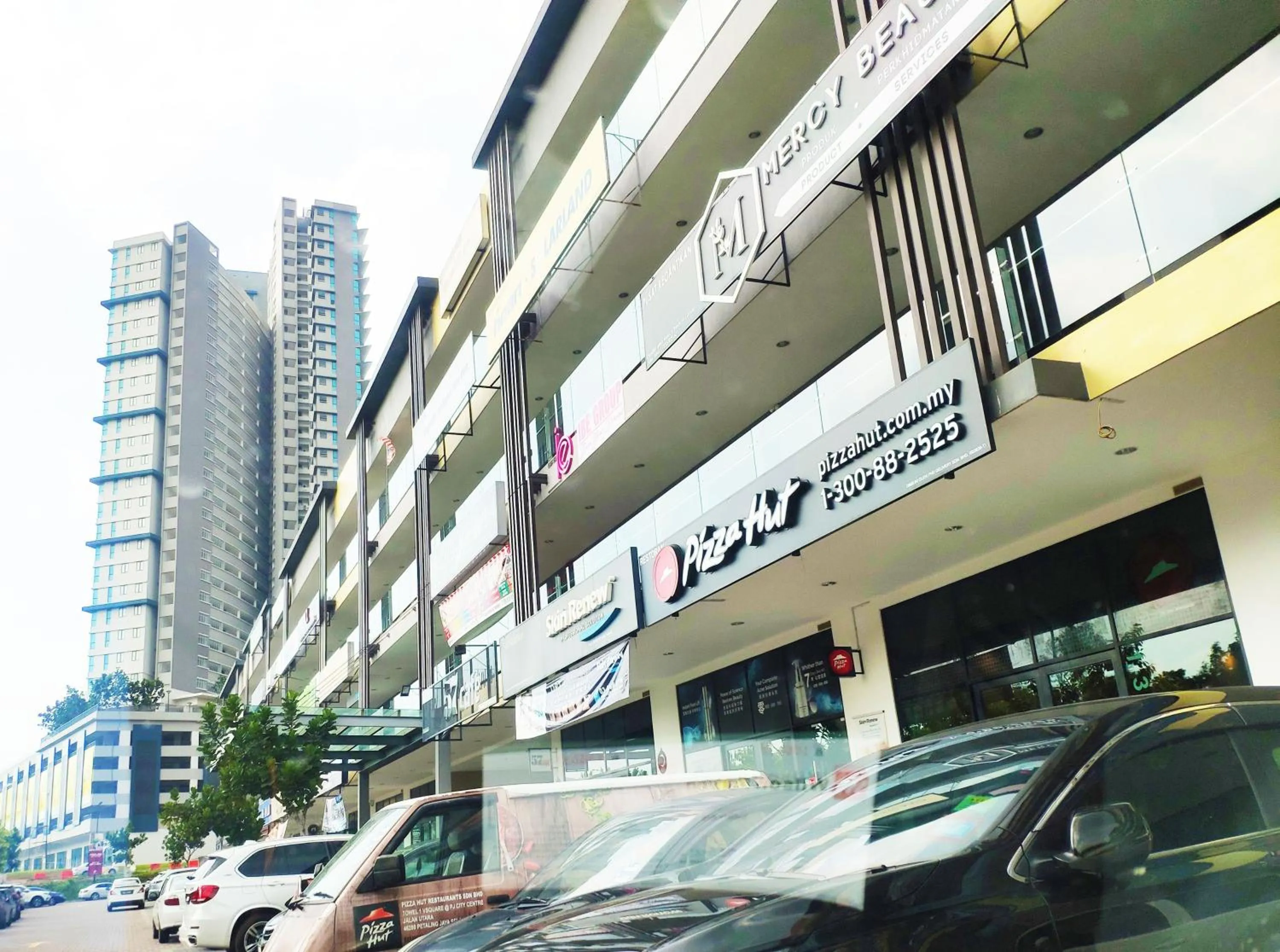 Neighbourhood in Le Pavilion by Salaam Suites, 5 pax, near Setiawalk