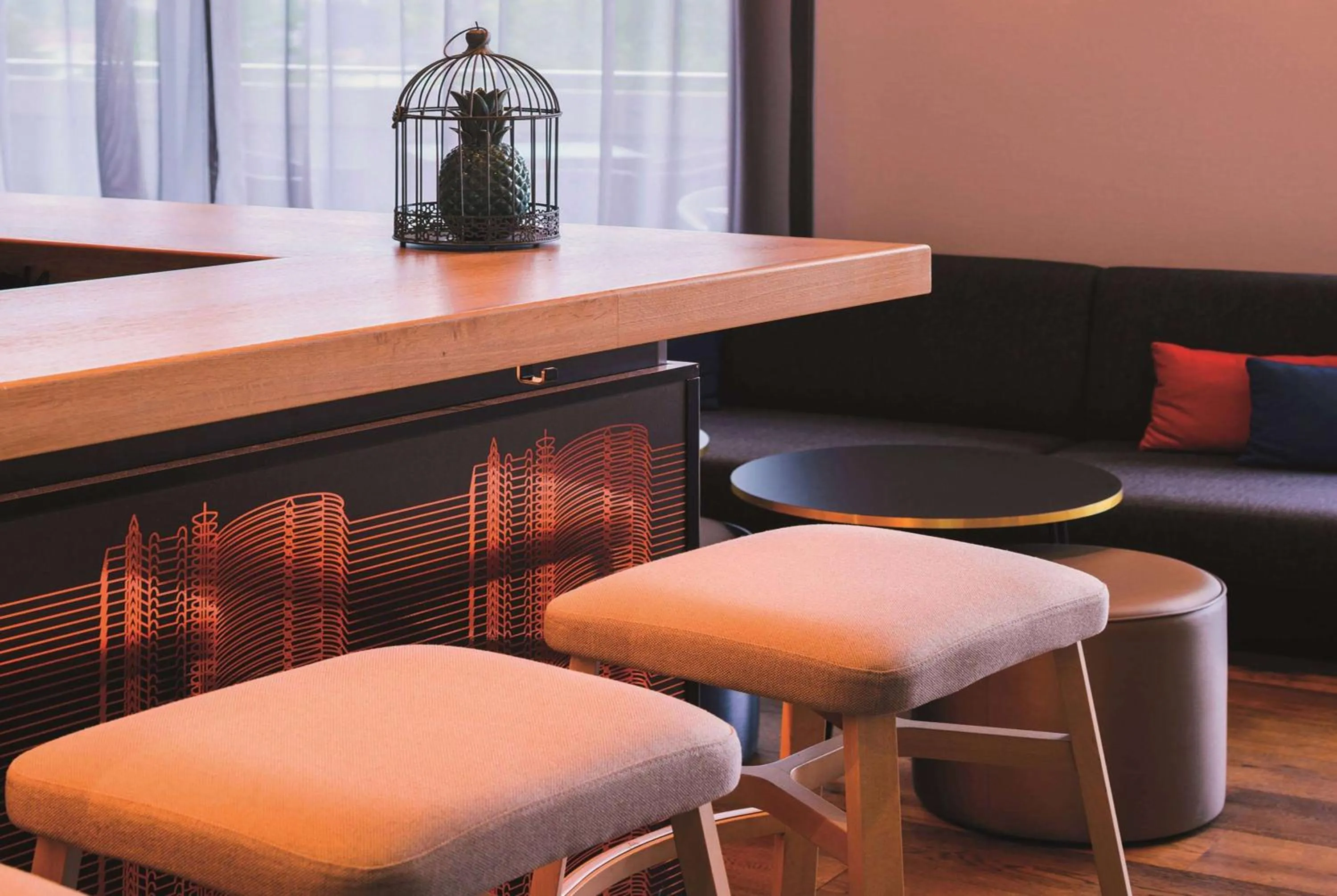 Lounge or bar in Vienna House Easy by Wyndham Wuppertal