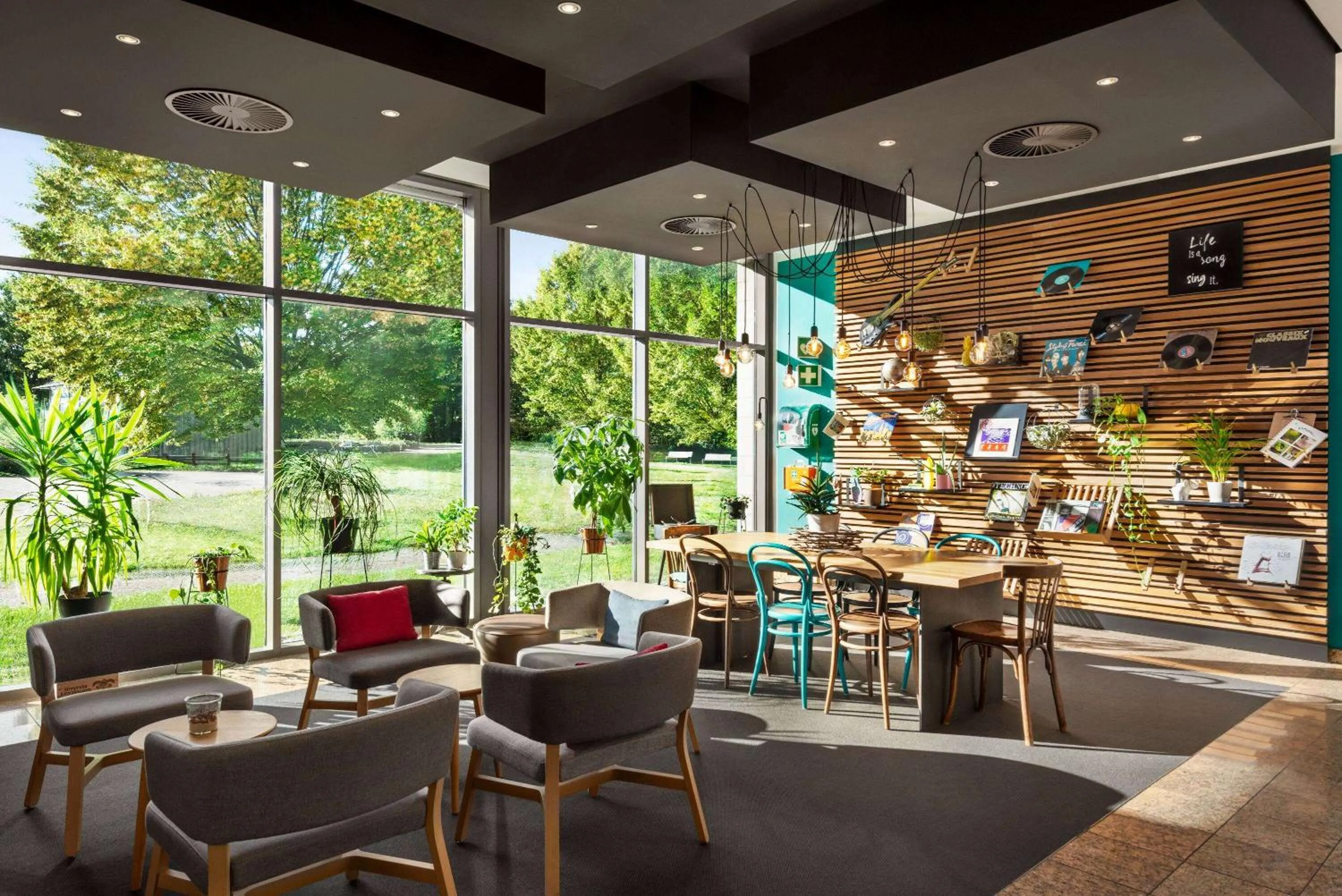 Lobby or reception in Vienna House Easy by Wyndham Wuppertal