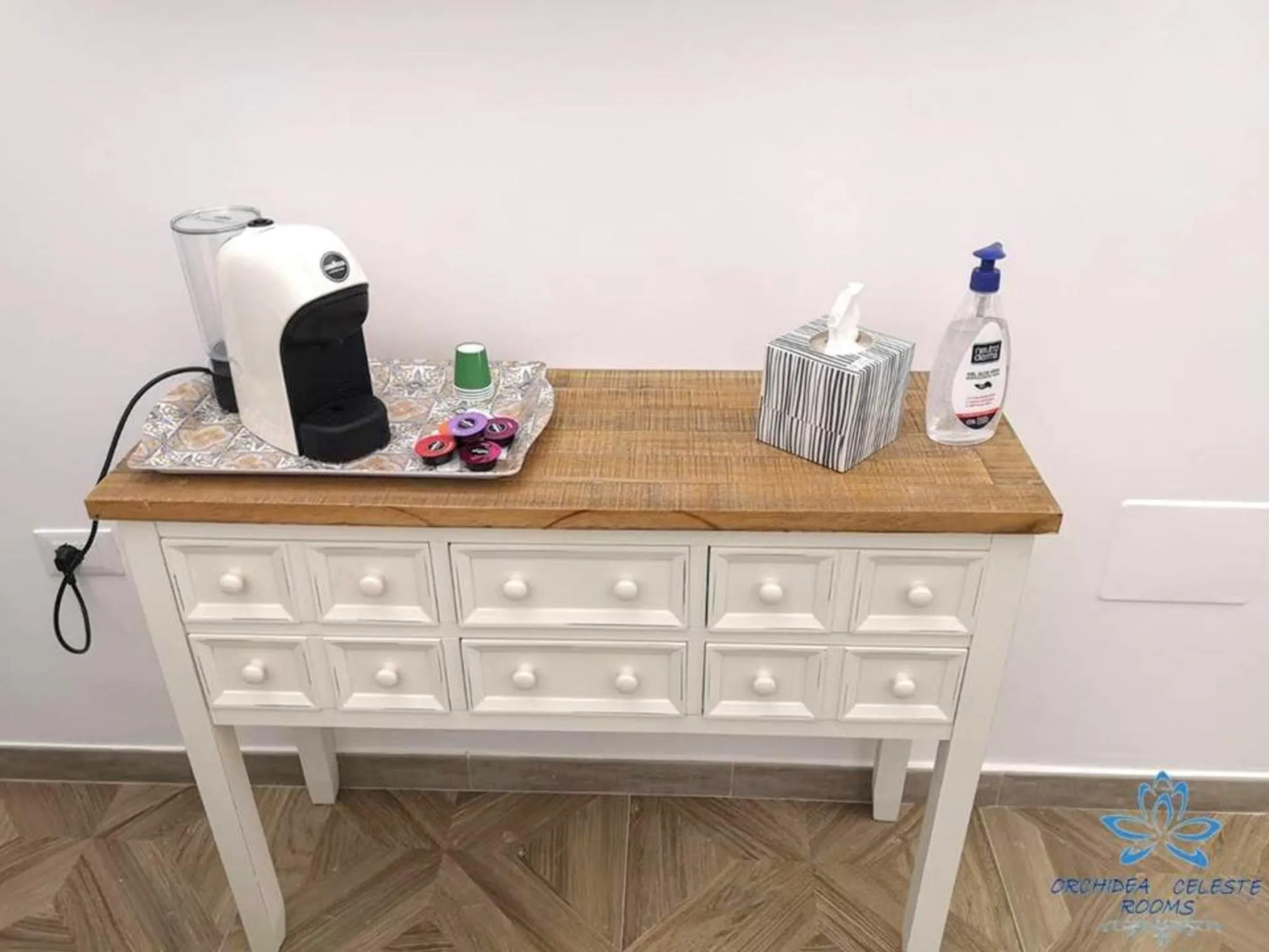 Coffee/tea facilities in B&B Orchidea Celeste