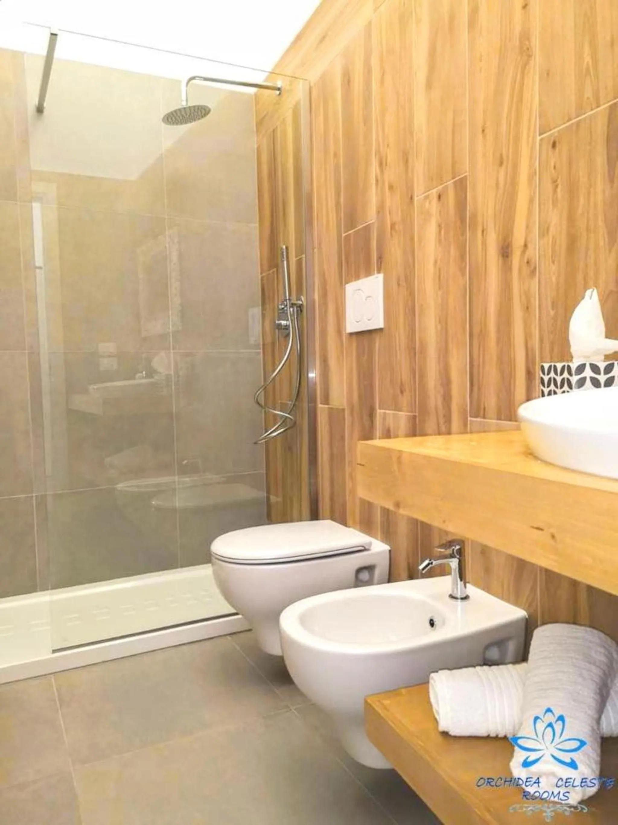 Shower in B&B Orchidea Celeste