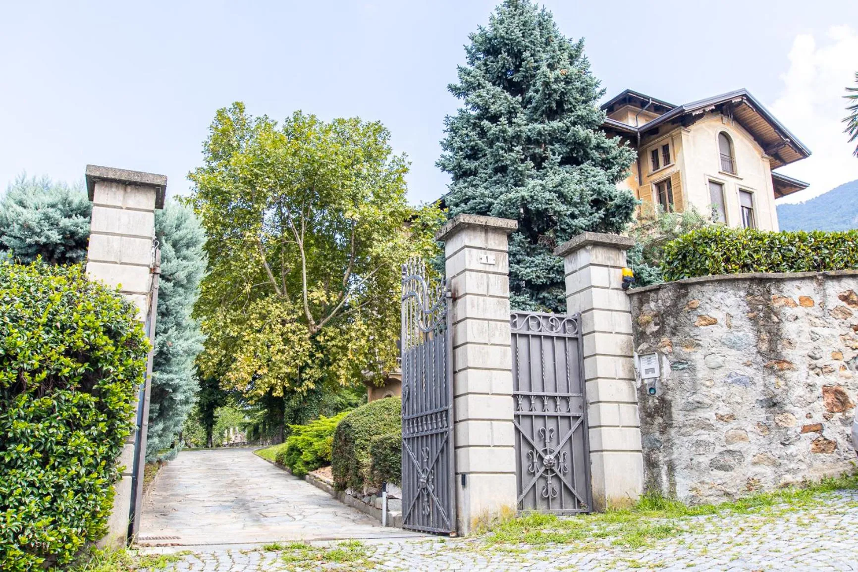 Property building in Villa Sardino