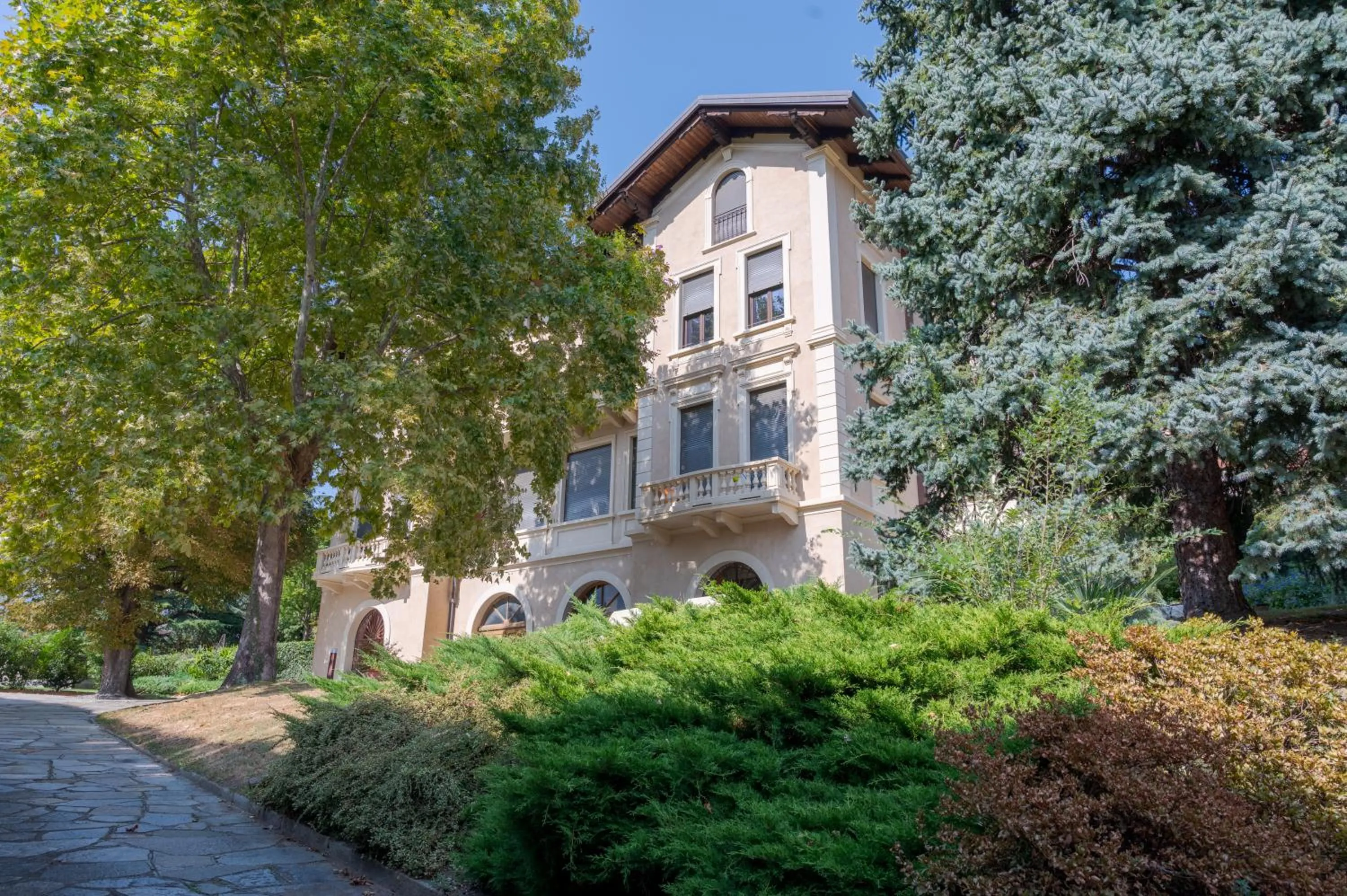 Property building in Villa Sardino