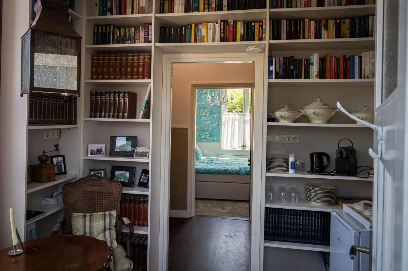 Library in B&B 't Raethuys