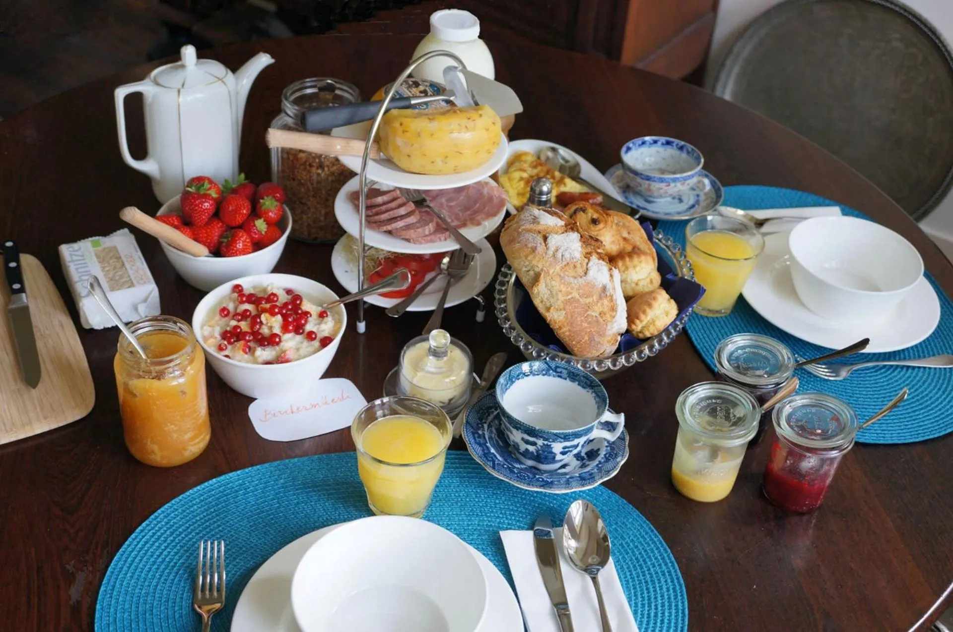 Continental breakfast in B&B 't Raethuys