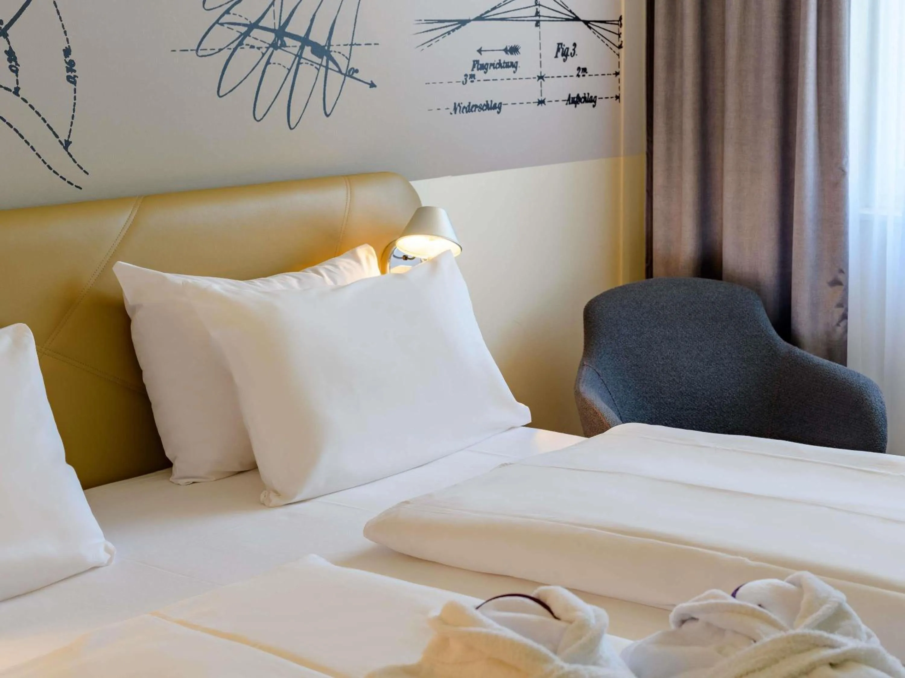 Bedroom, Bed in Mercure Hotel Berlin City