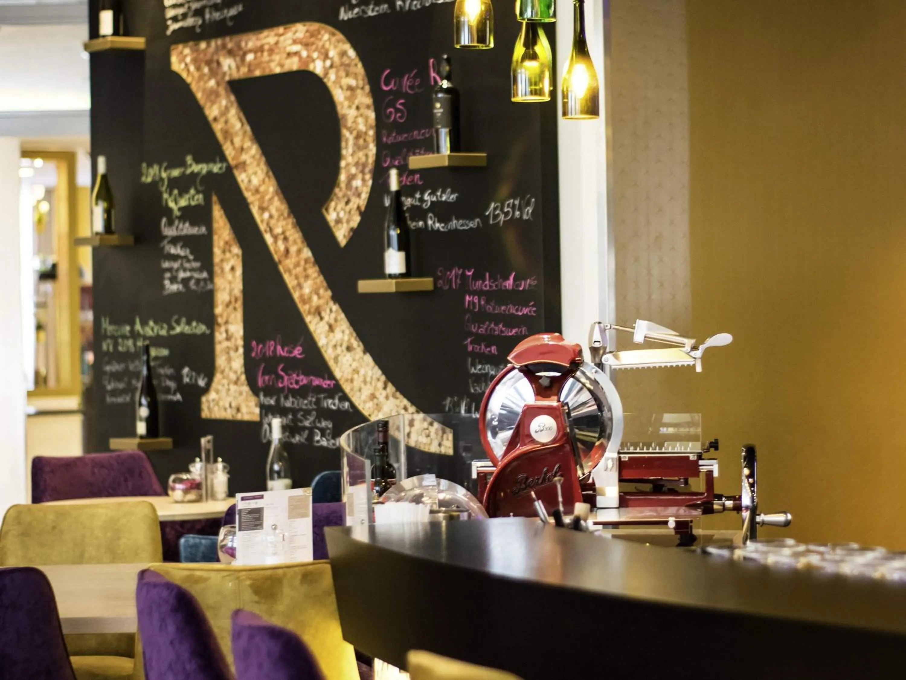 Lounge or bar in Mercure Residenz Frankfurt Messe