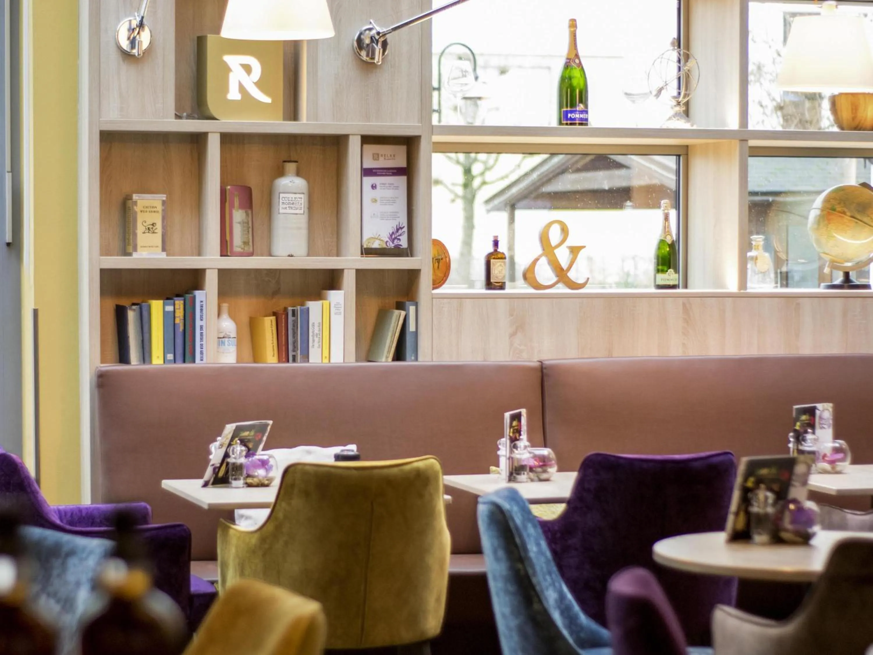 Lounge or bar in Mercure Residenz Frankfurt Messe