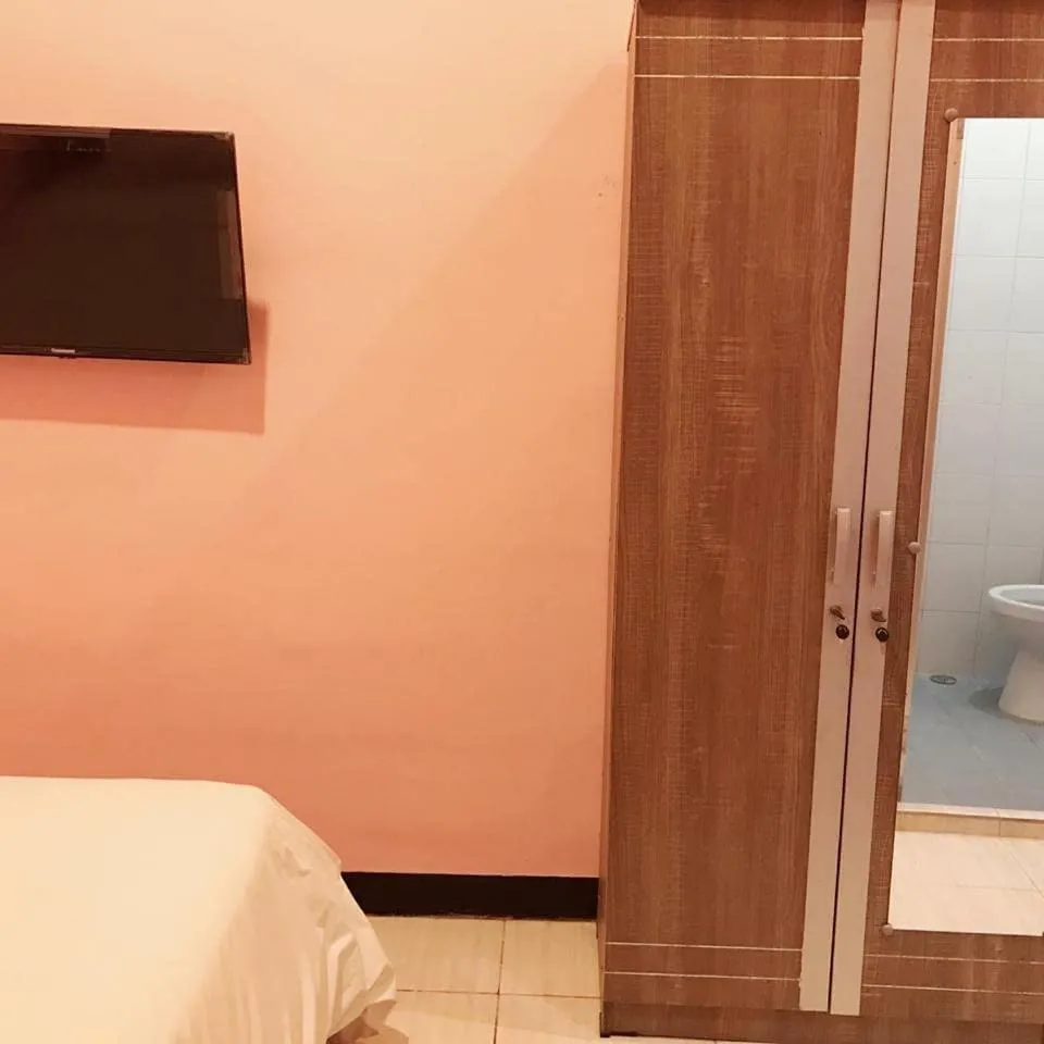 Bed in RoomZ Budget Residence